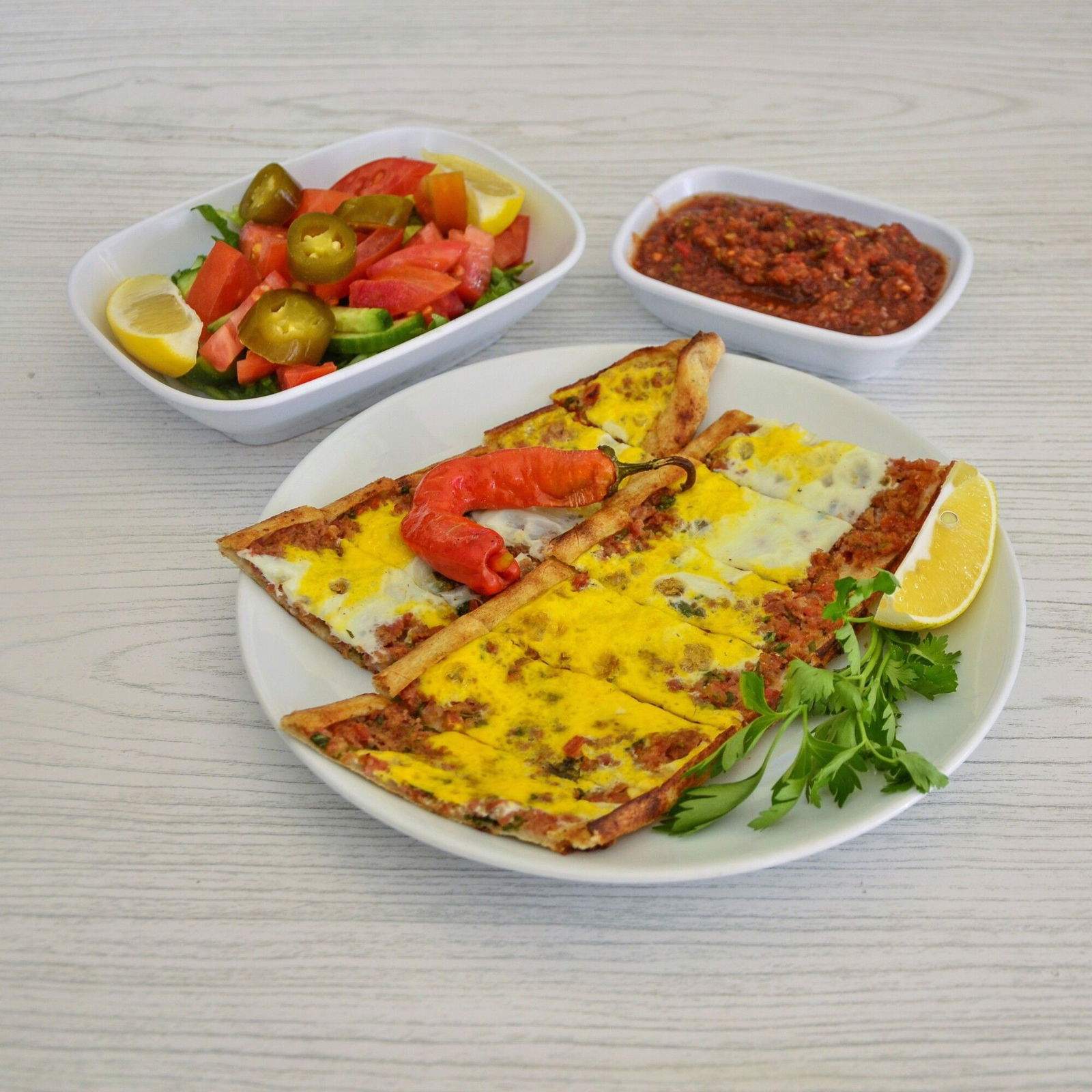 Kıymalı Yumurtalı Pide