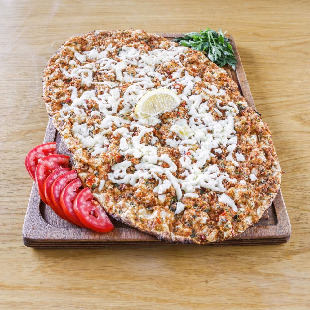 Kuşbaşılı Kaşarlı Lahmacun