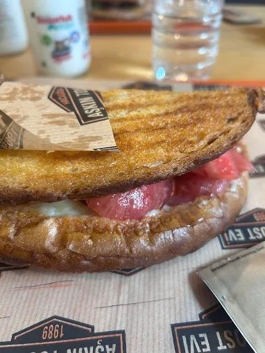 Hacıoğlu Aşkın Tost Evi