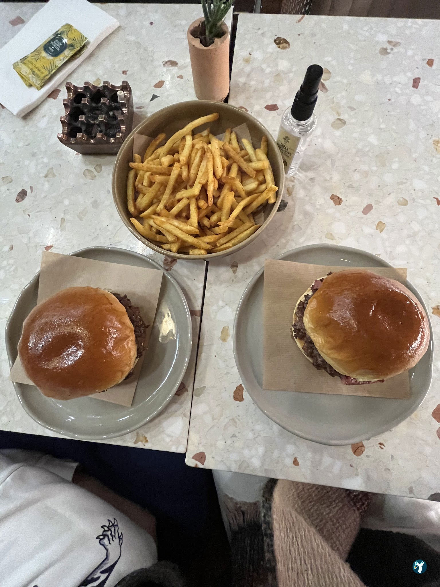 Youme Burger & More