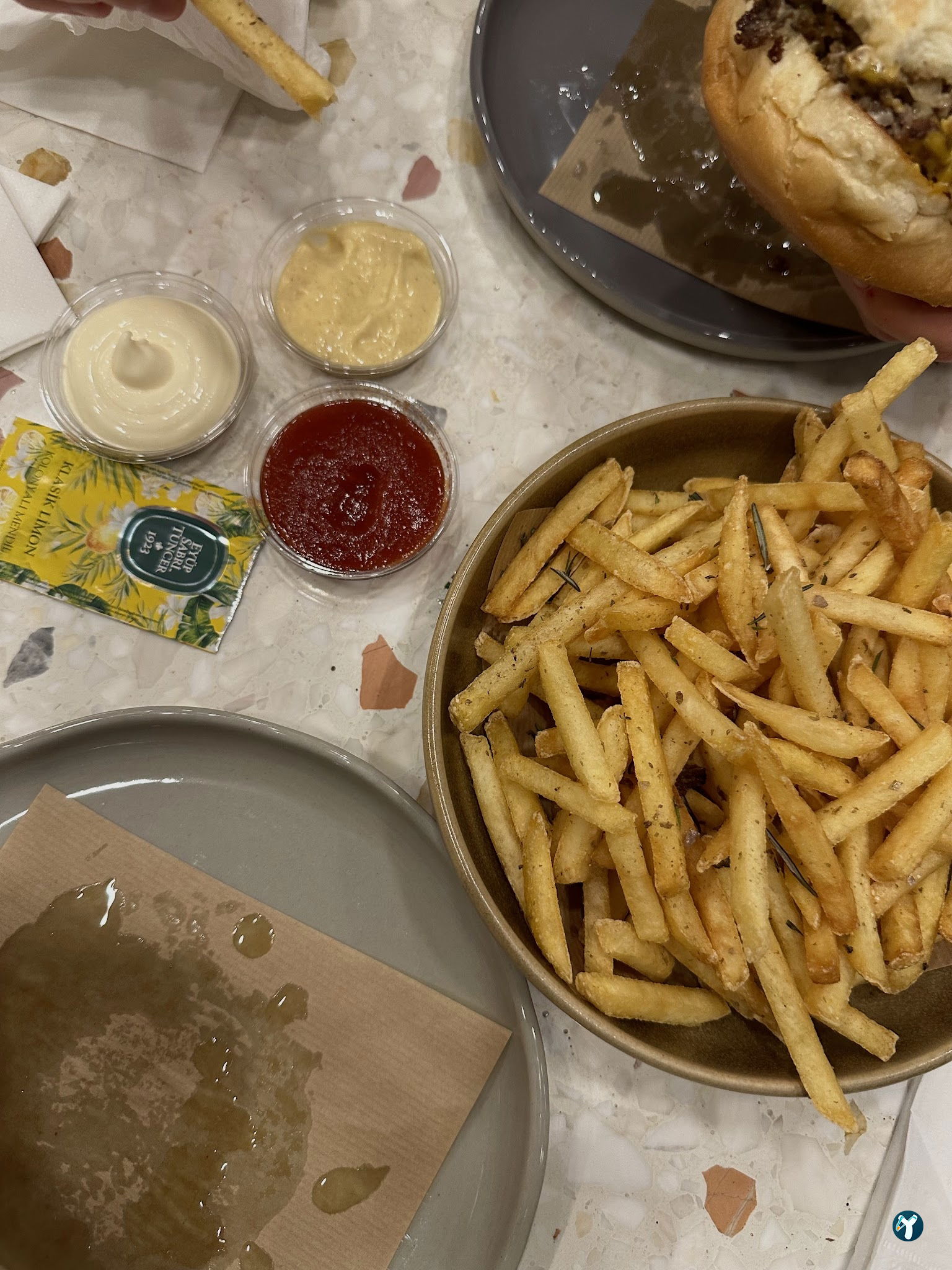 Youme Burger & More