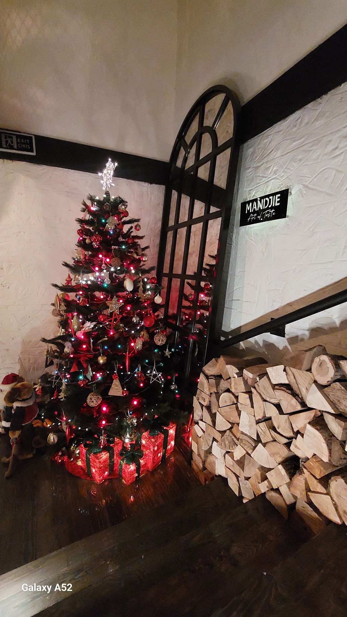 Mandjie Gastro Bar & Restaurant