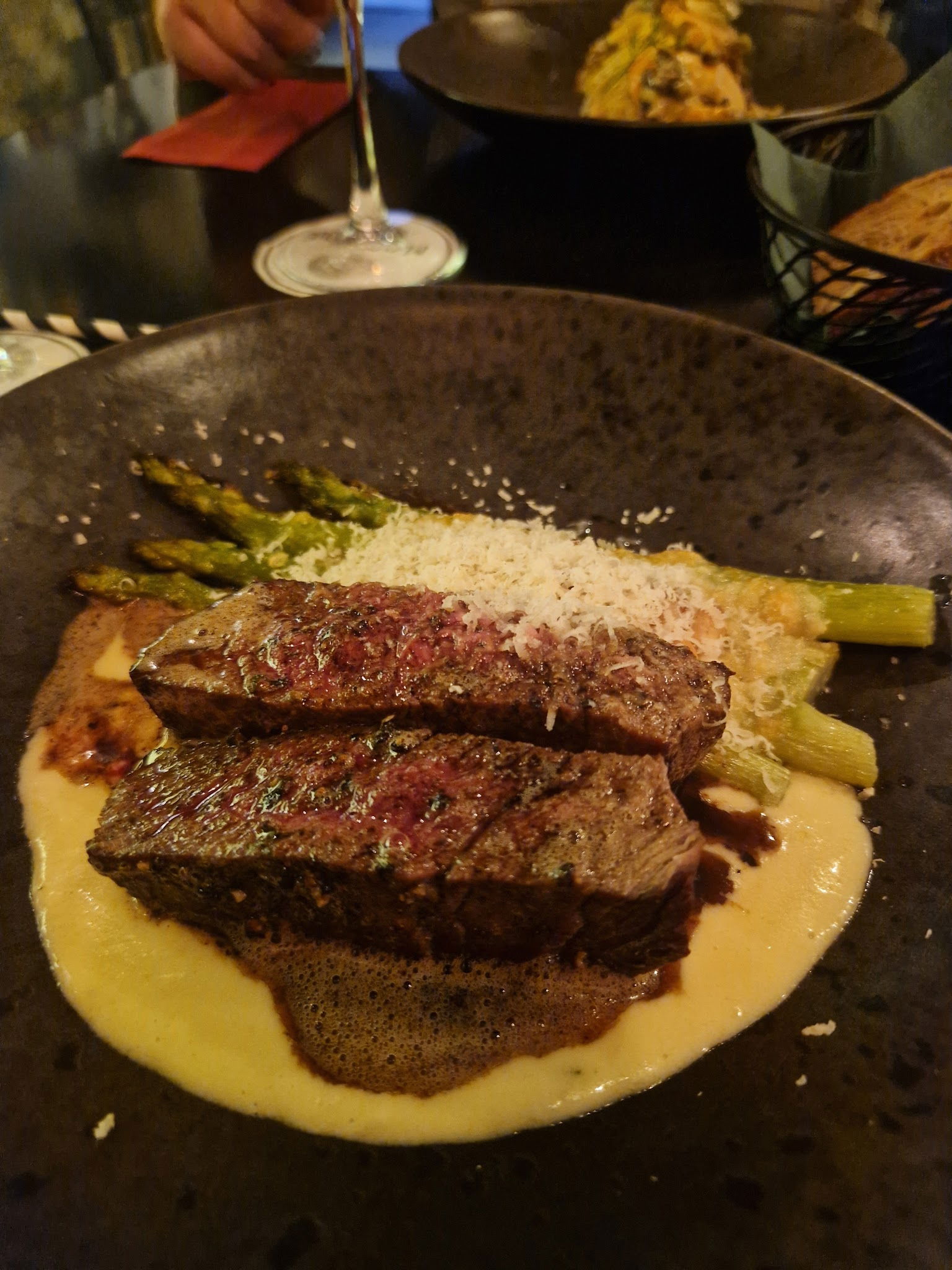 Mandjie Gastro Bar & Restaurant