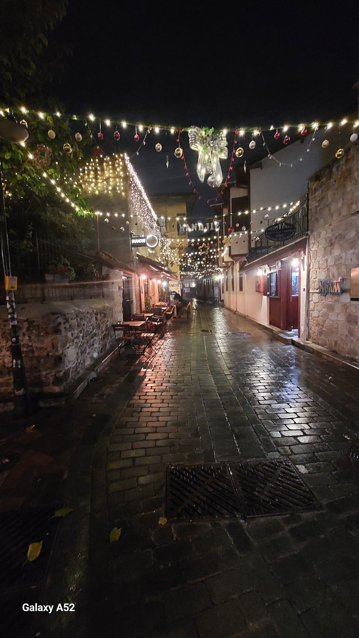 Mandjie Gastro Bar & Restaurant