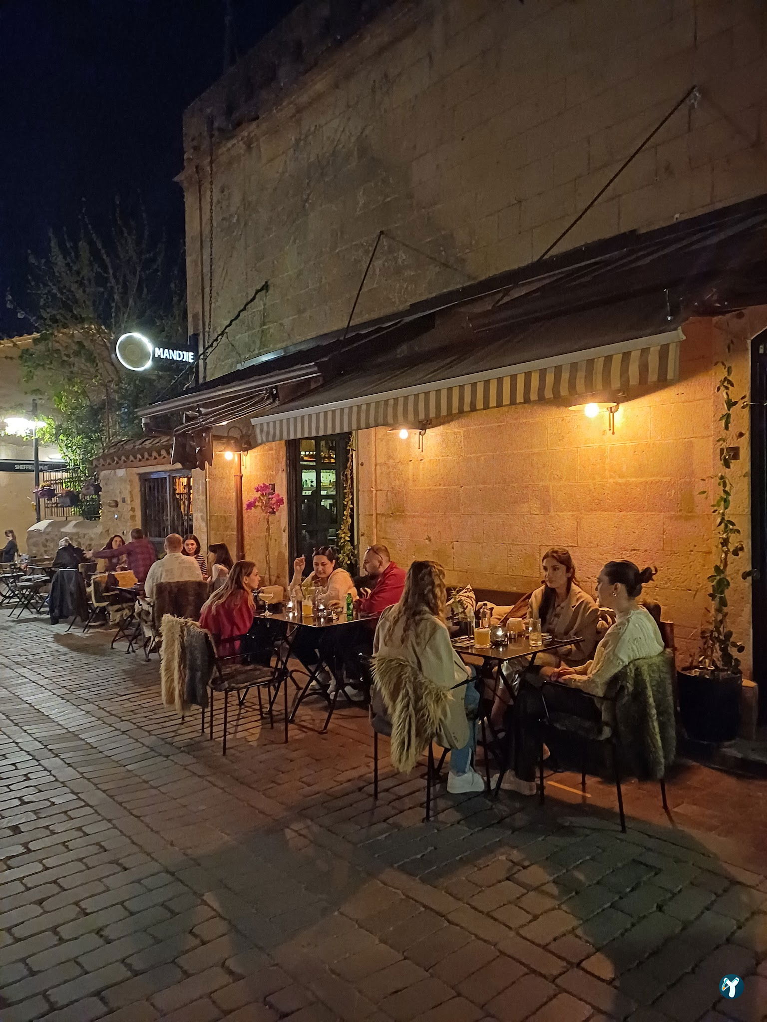 Mandjie Gastro Bar & Restaurant