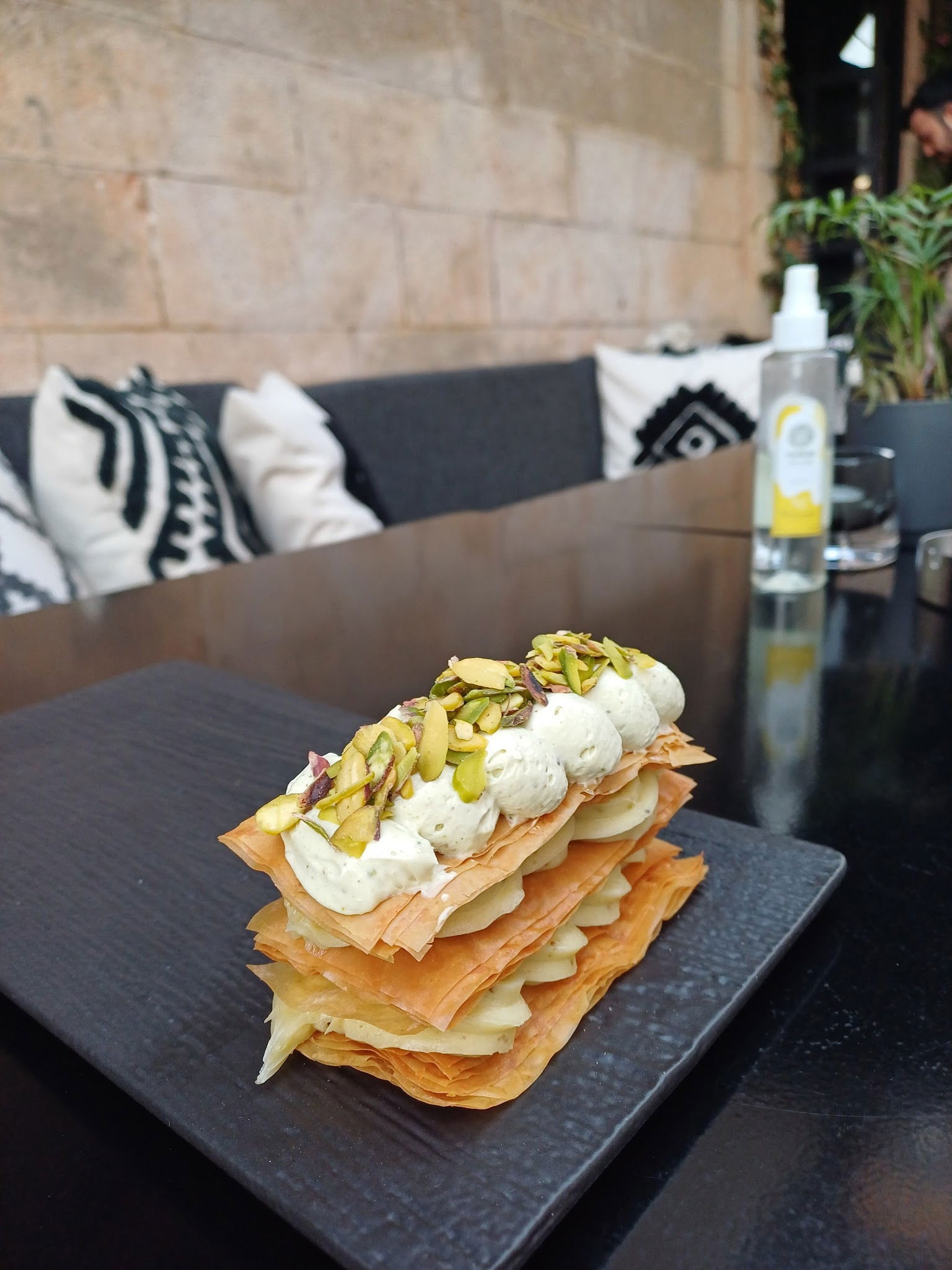 Mandjie Gastro Bar & Restaurant