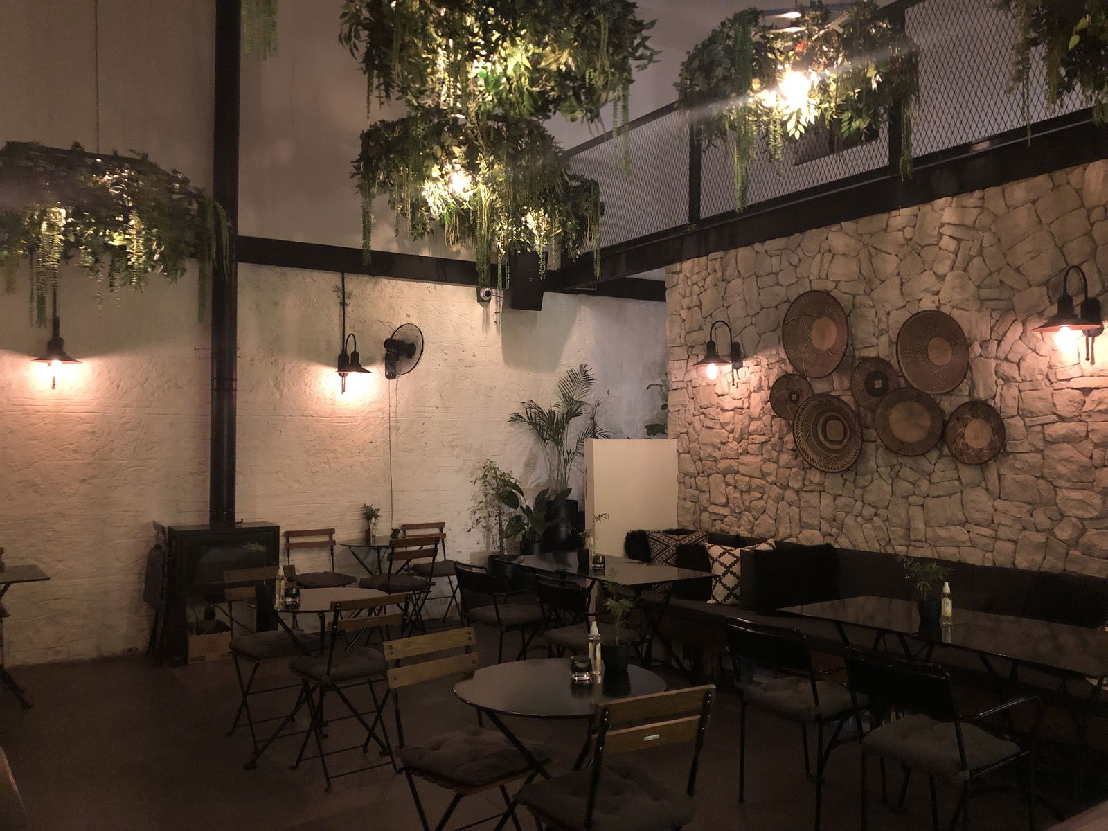 Mandjie Gastro Bar & Restaurant