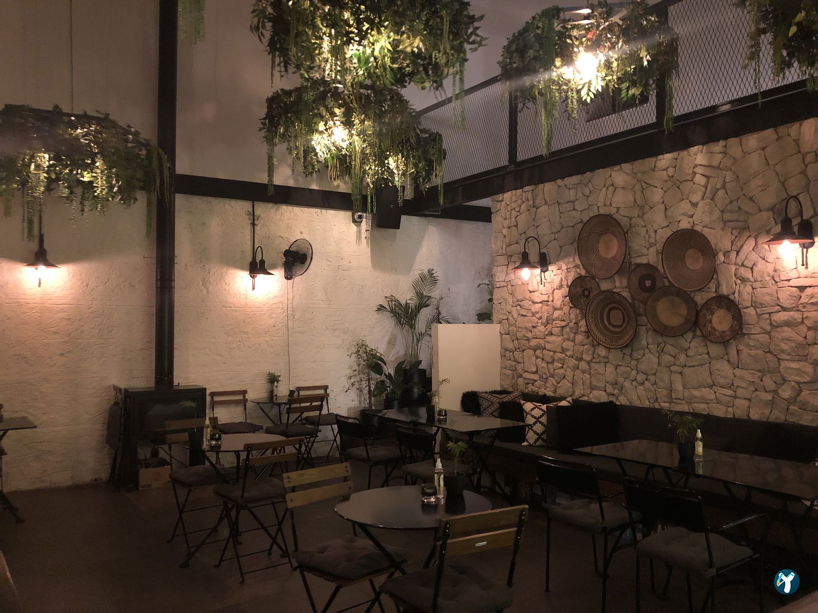 Mandjie Gastro Bar & Restaurant