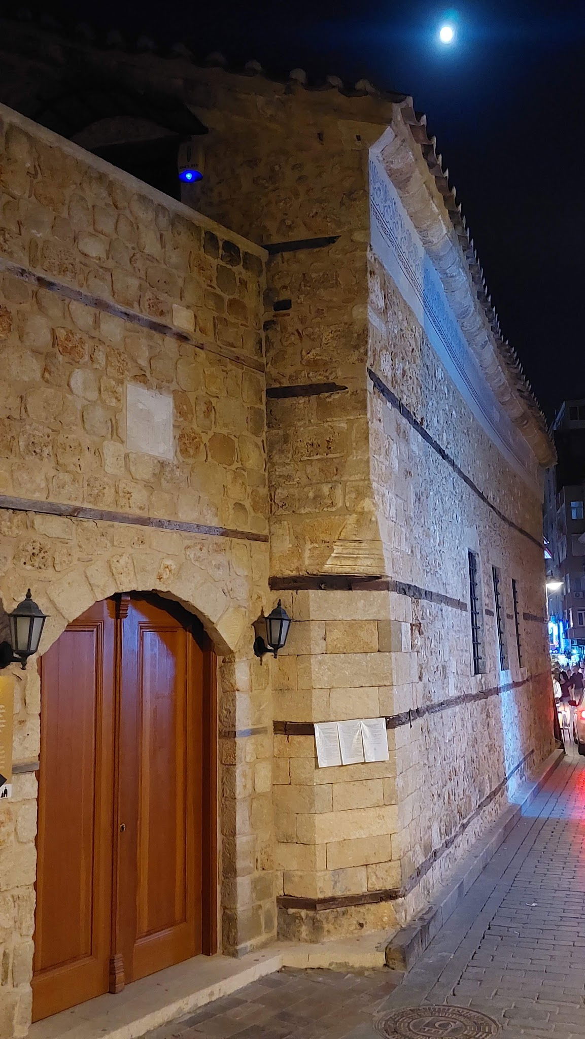 Mandjie Gastro Bar & Restaurant