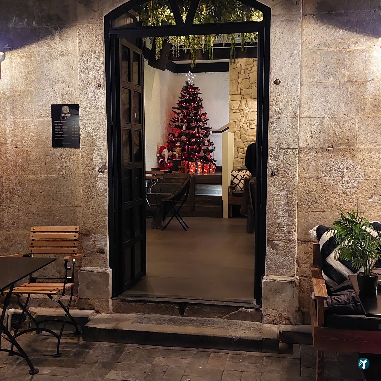 Mandjie Gastro Bar & Restaurant