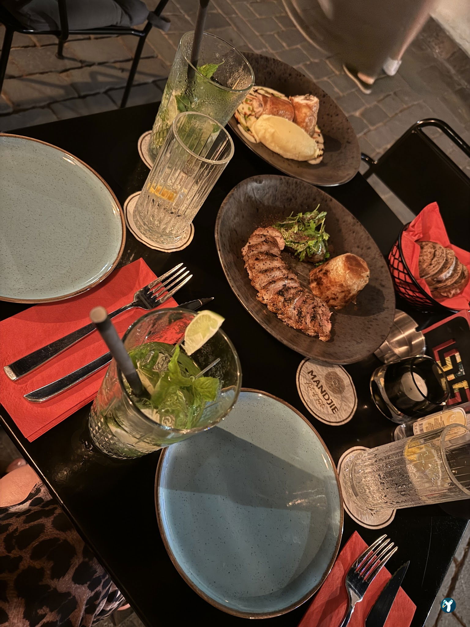 Mandjie Gastro Bar & Restaurant