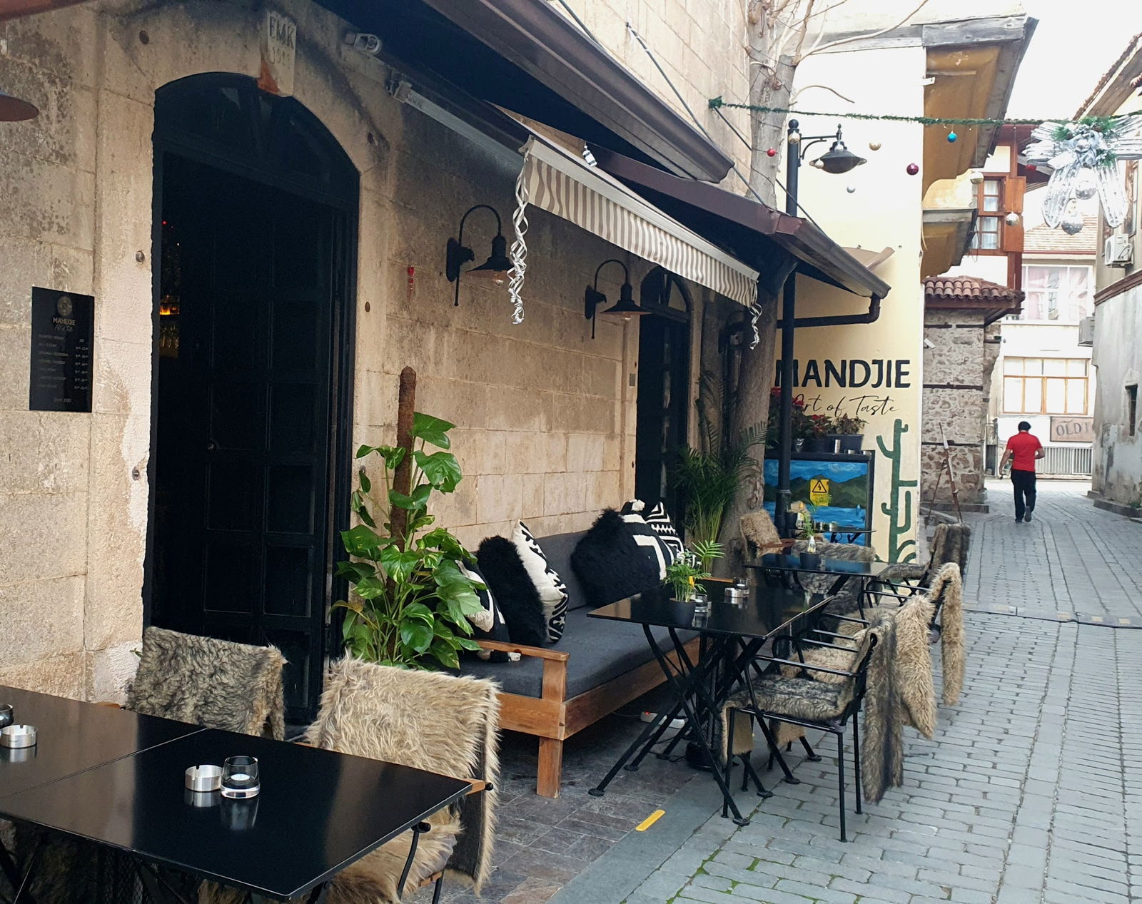 Mandjie Gastro Bar & Restaurant