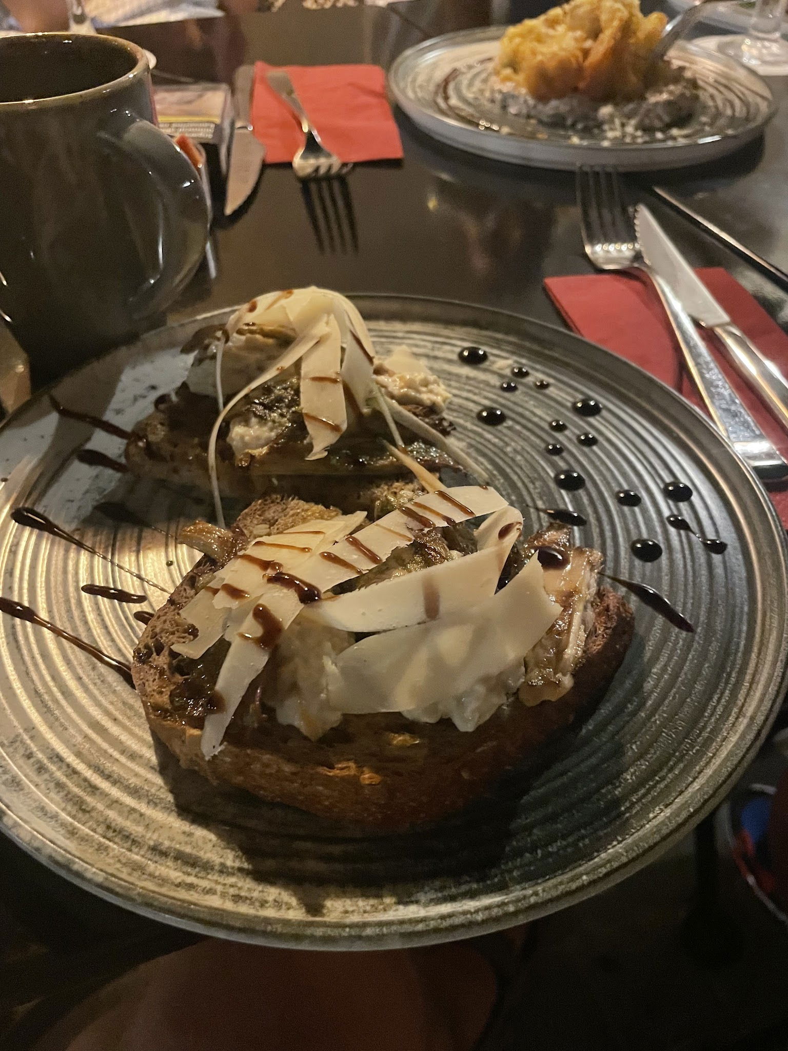 Mandjie Gastro Bar & Restaurant