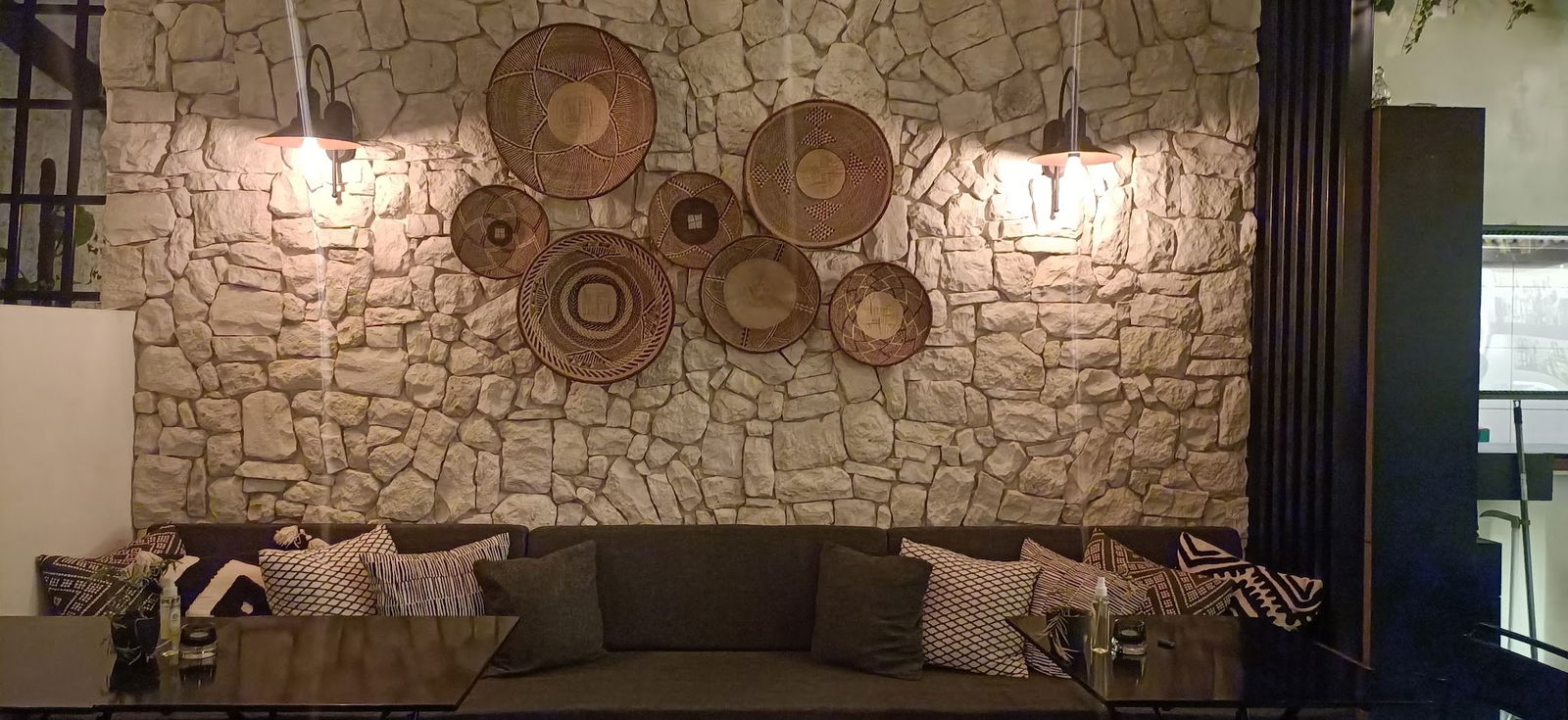 Mandjie Gastro Bar & Restaurant