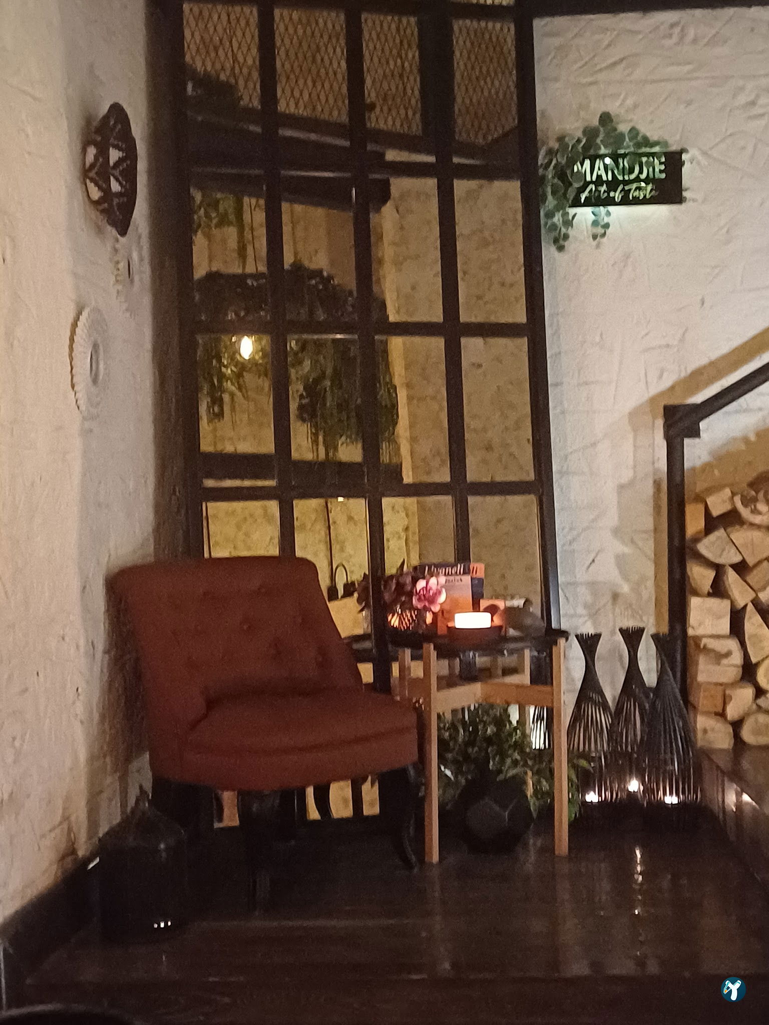 Mandjie Gastro Bar & Restaurant