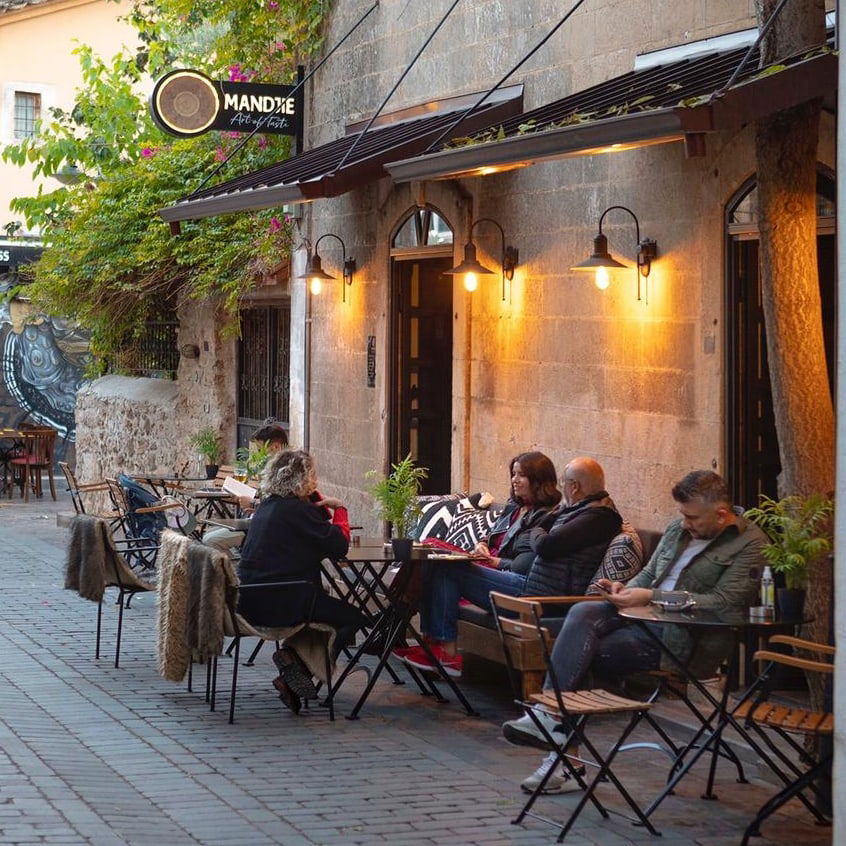 Mandjie Gastro Bar & Restaurant