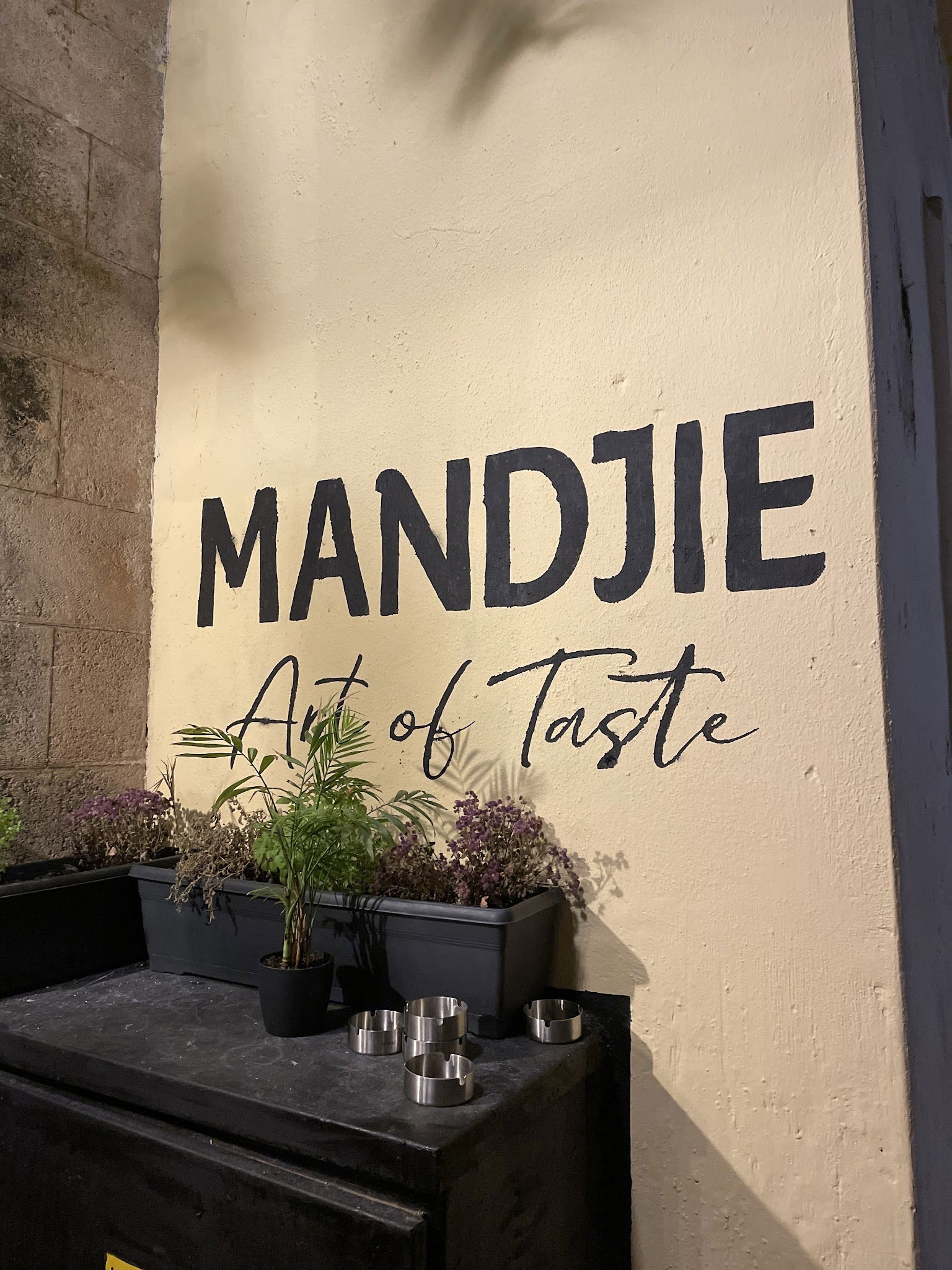 Mandjie Gastro Bar & Restaurant