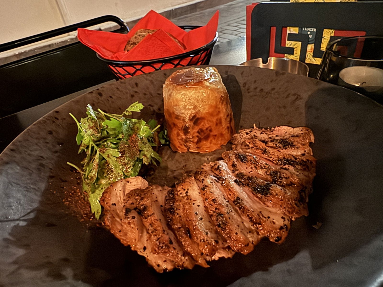 Mandjie Gastro Bar & Restaurant