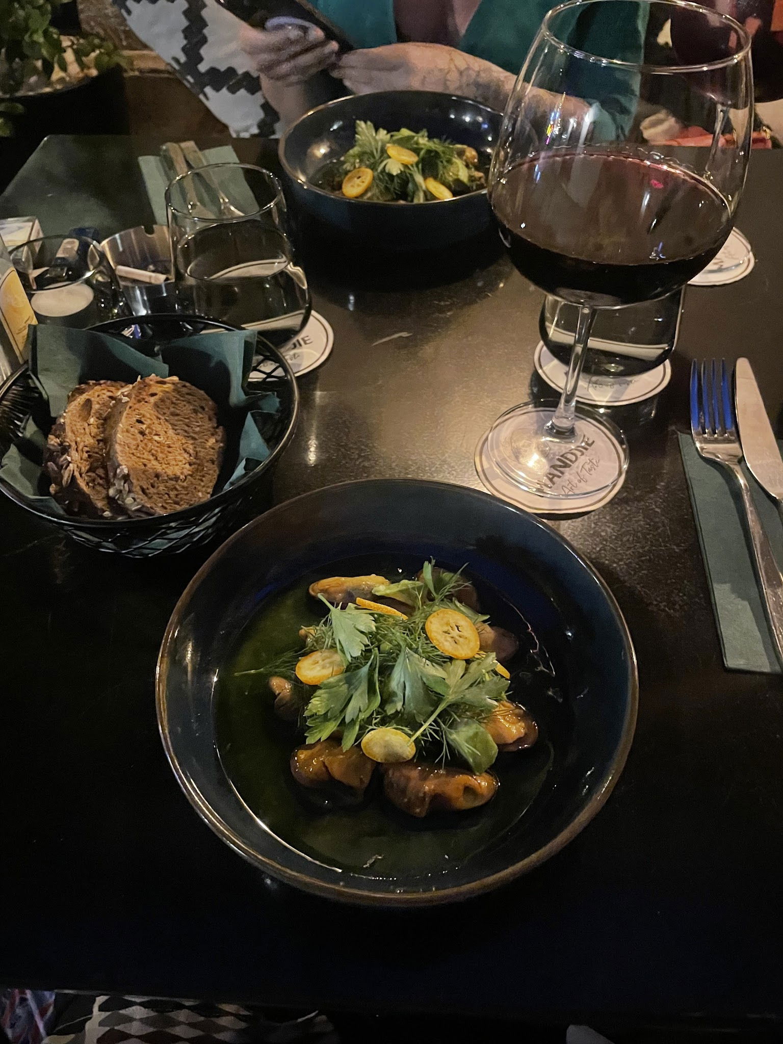 Mandjie Gastro Bar & Restaurant