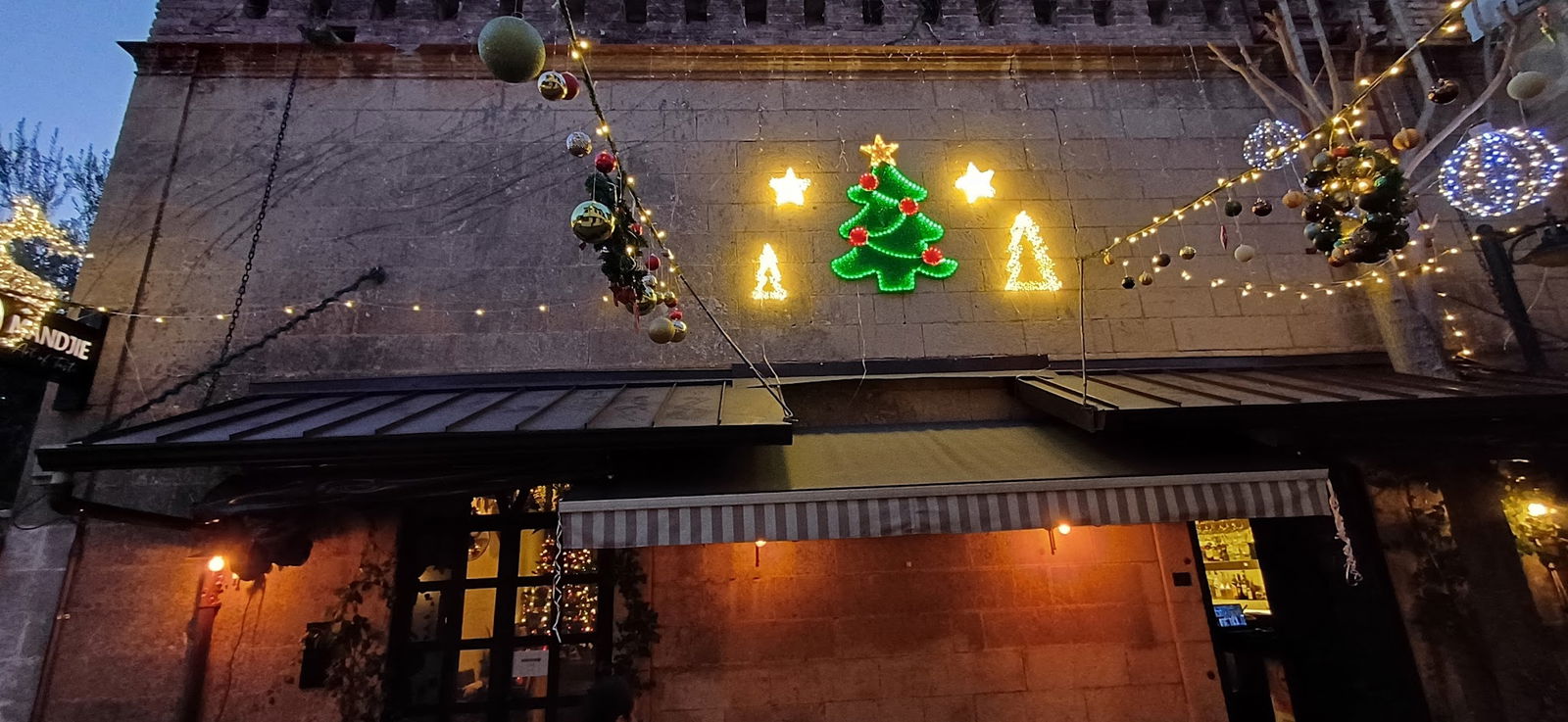 Mandjie Gastro Bar & Restaurant