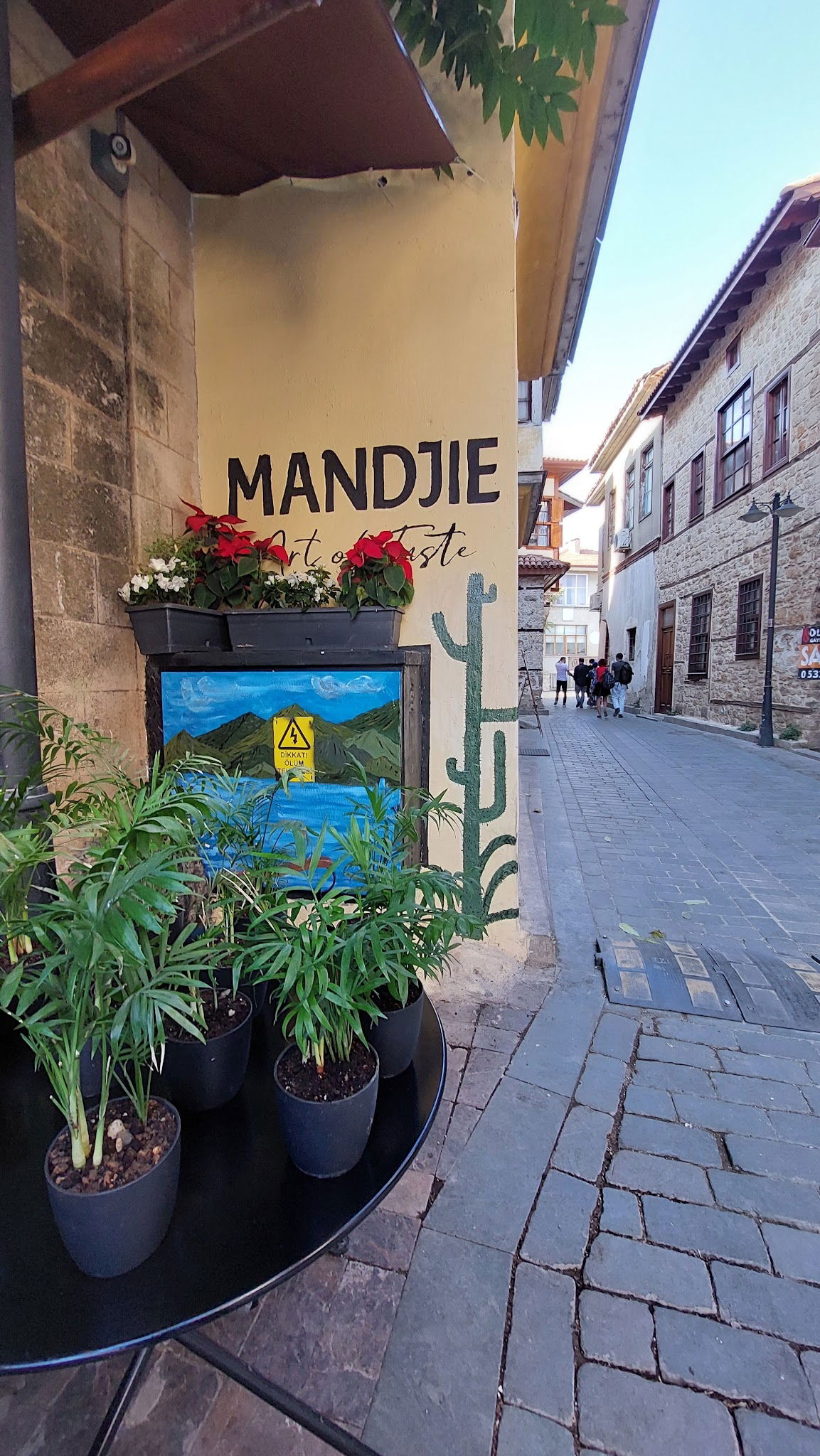 Mandjie Gastro Bar & Restaurant