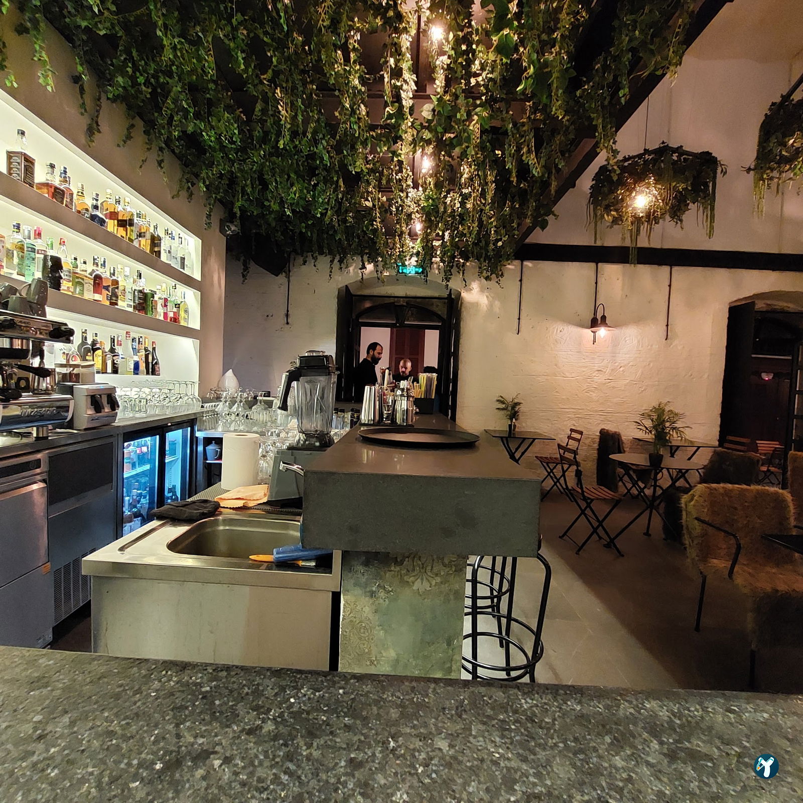 Mandjie Gastro Bar & Restaurant