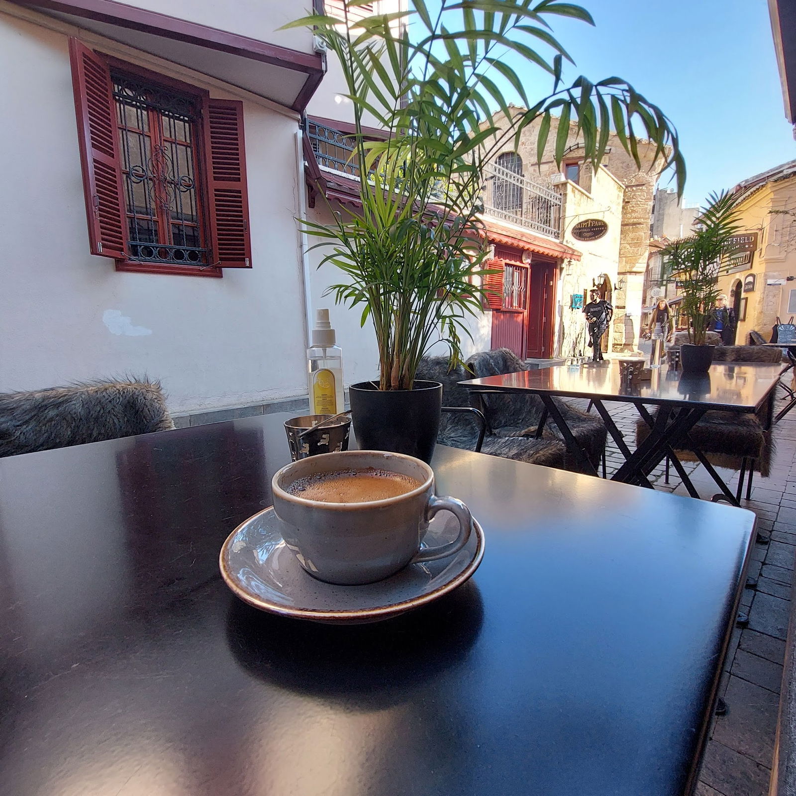 Mandjie Gastro Bar & Restaurant