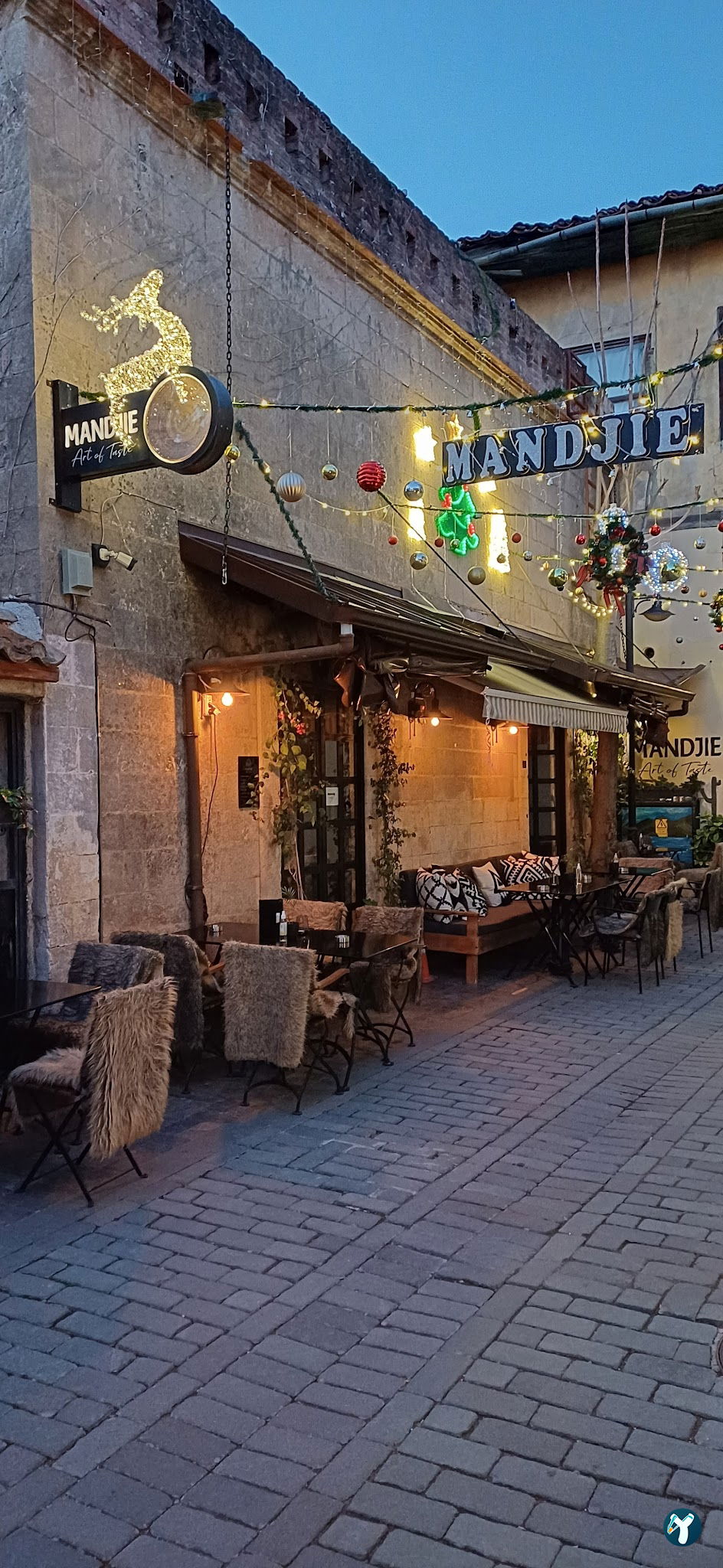 Mandjie Gastro Bar & Restaurant