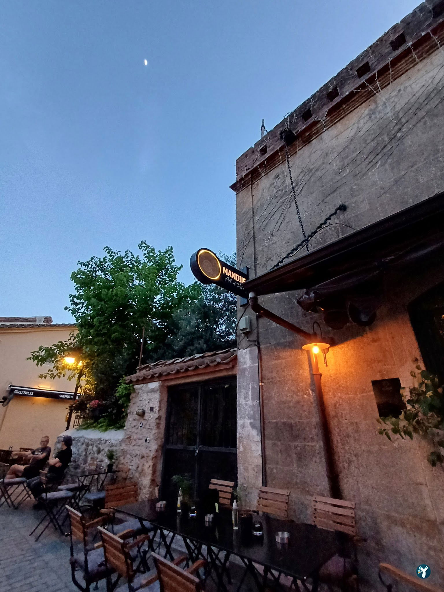 Mandjie Gastro Bar & Restaurant