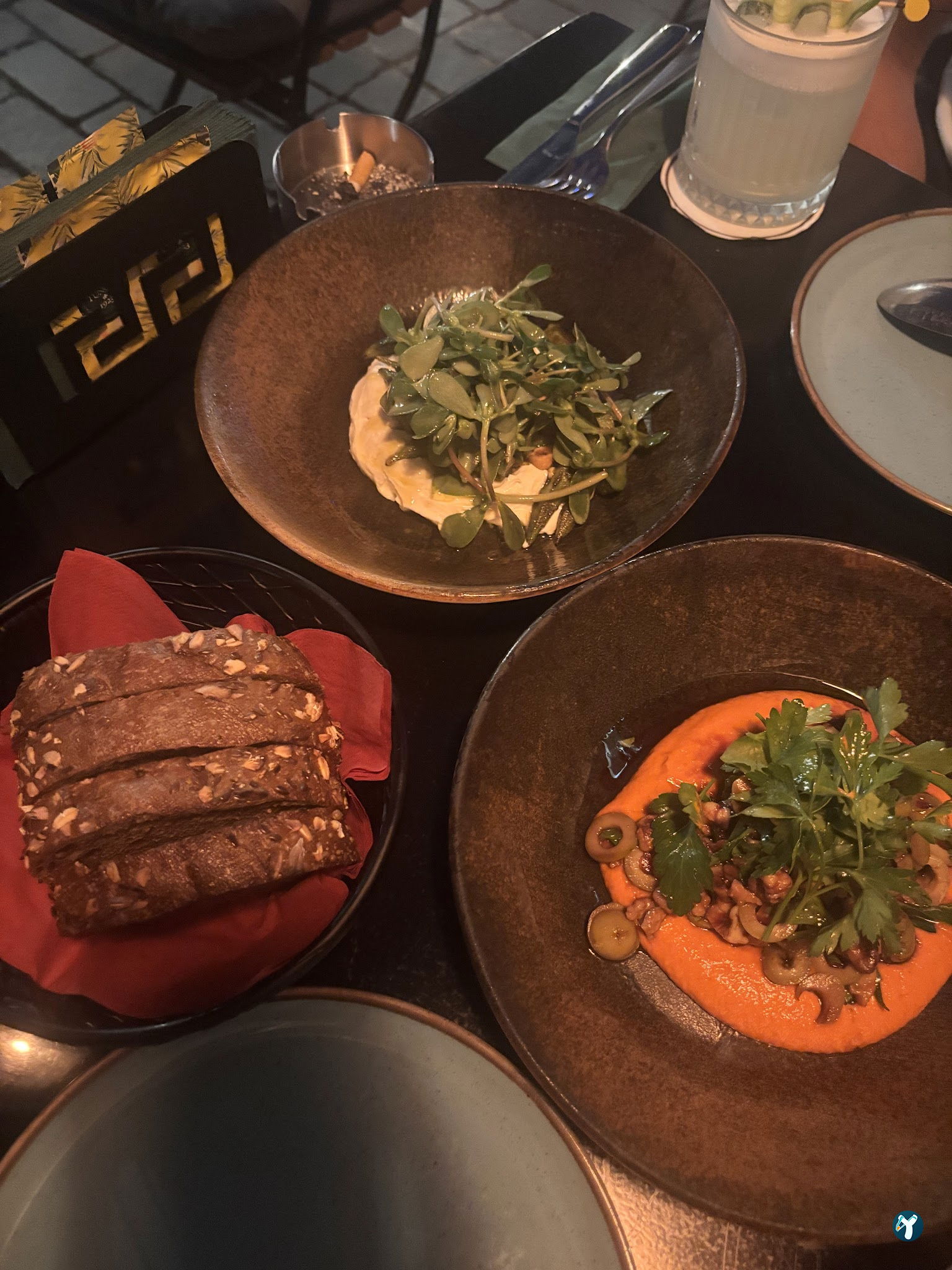 Mandjie Gastro Bar & Restaurant