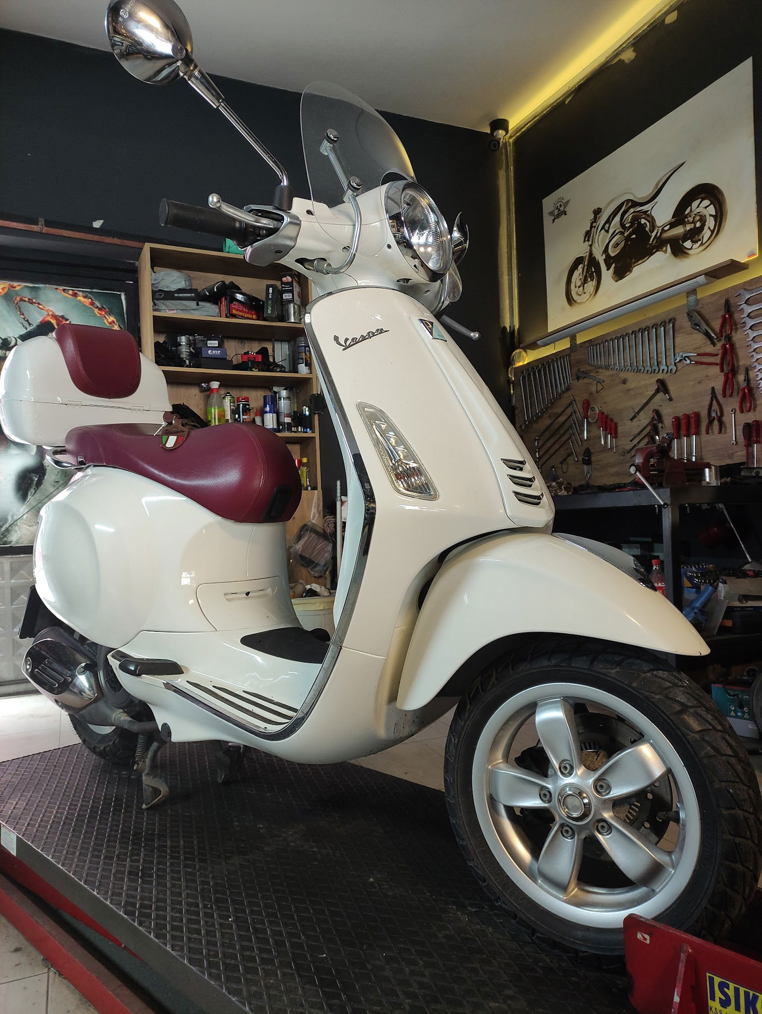 Silver Moto Garaj Cafe