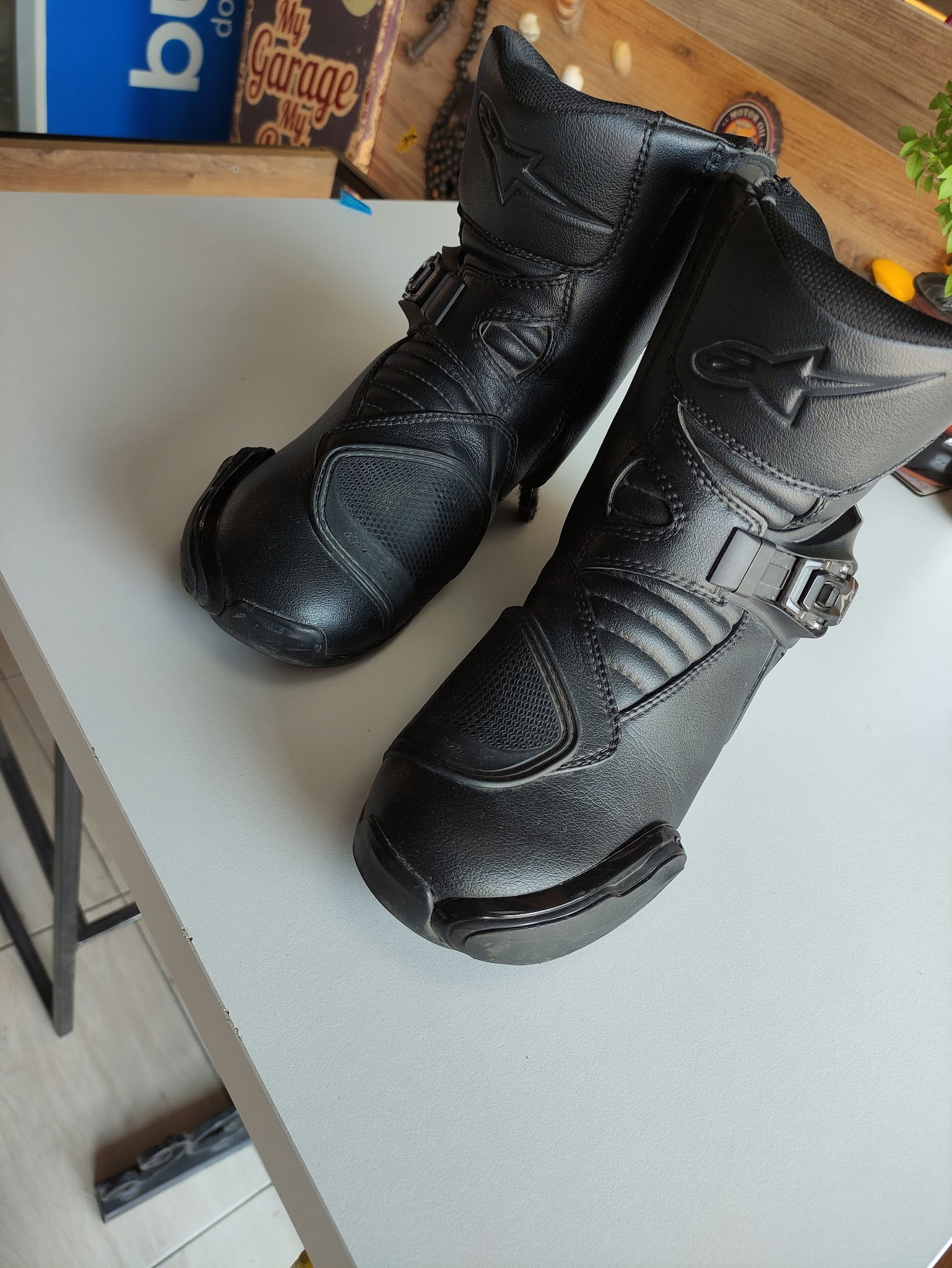 Silver Moto Garaj Cafe