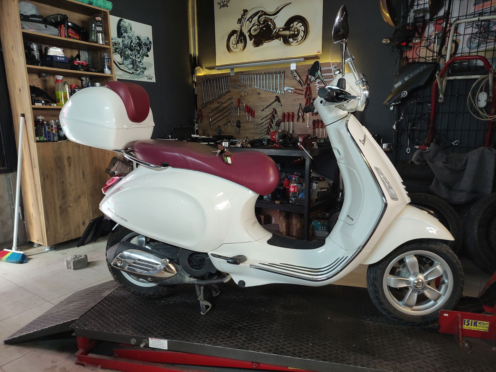 Silver Moto Garaj Cafe