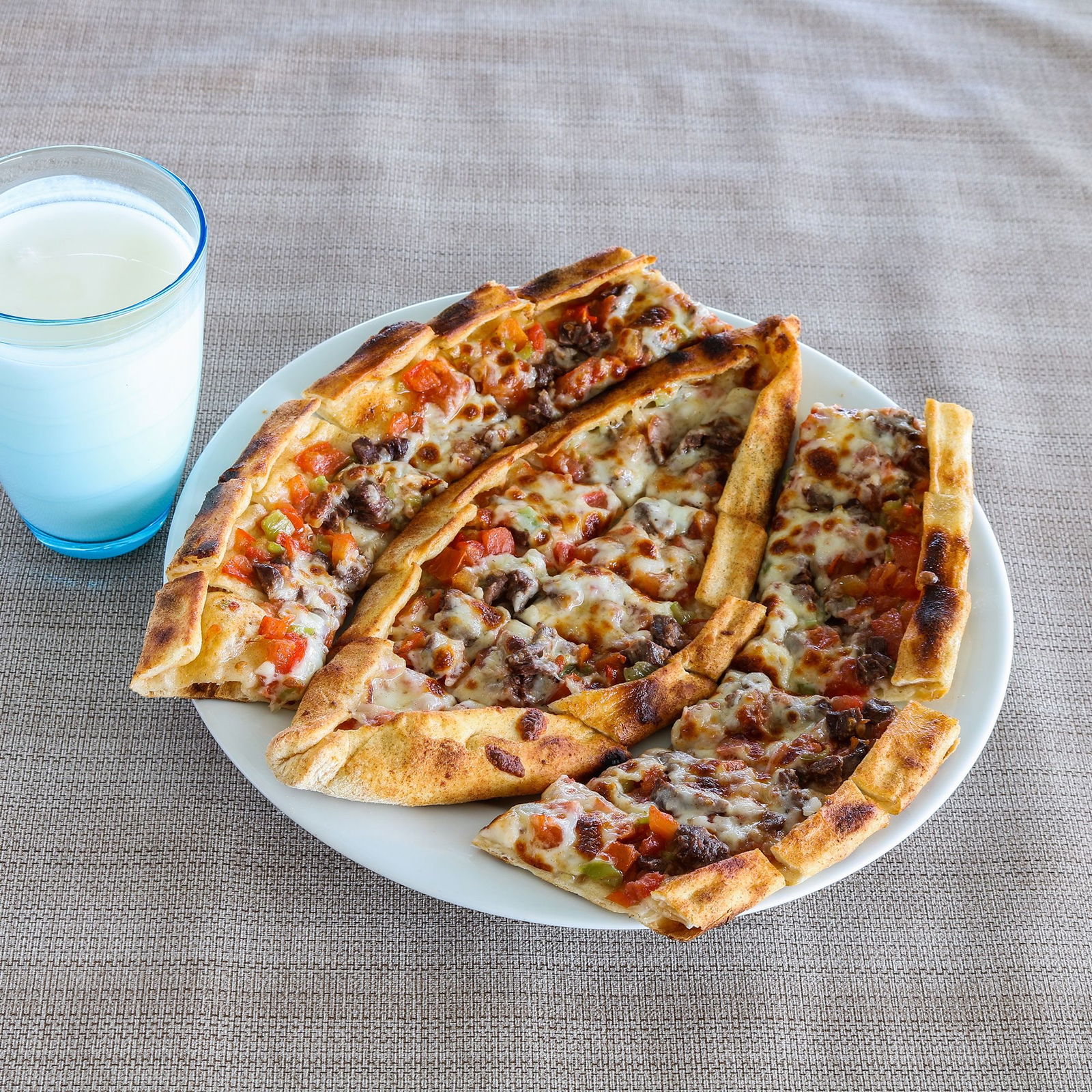 Kuşbaşılı Kaşarlı Pide Menü