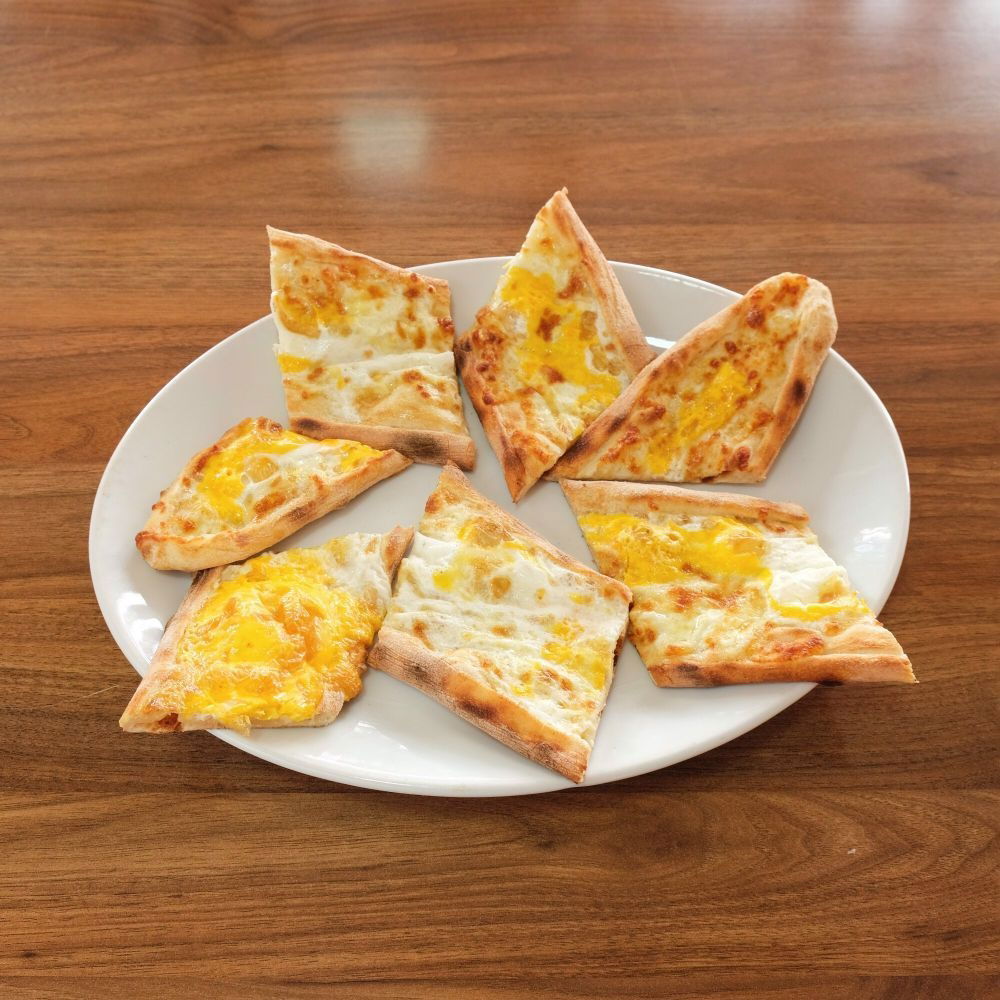 Pastırmalı Kaşarlı Mantarlı Yumurtalı Pide