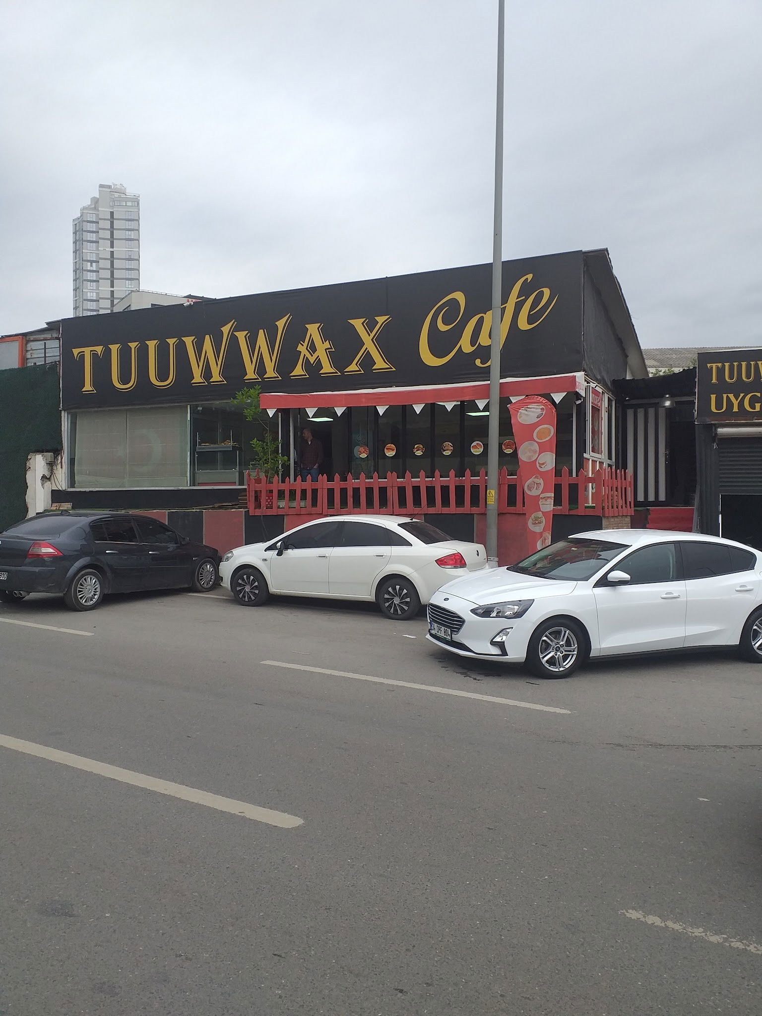 Yeni Tuuwwax Cafe