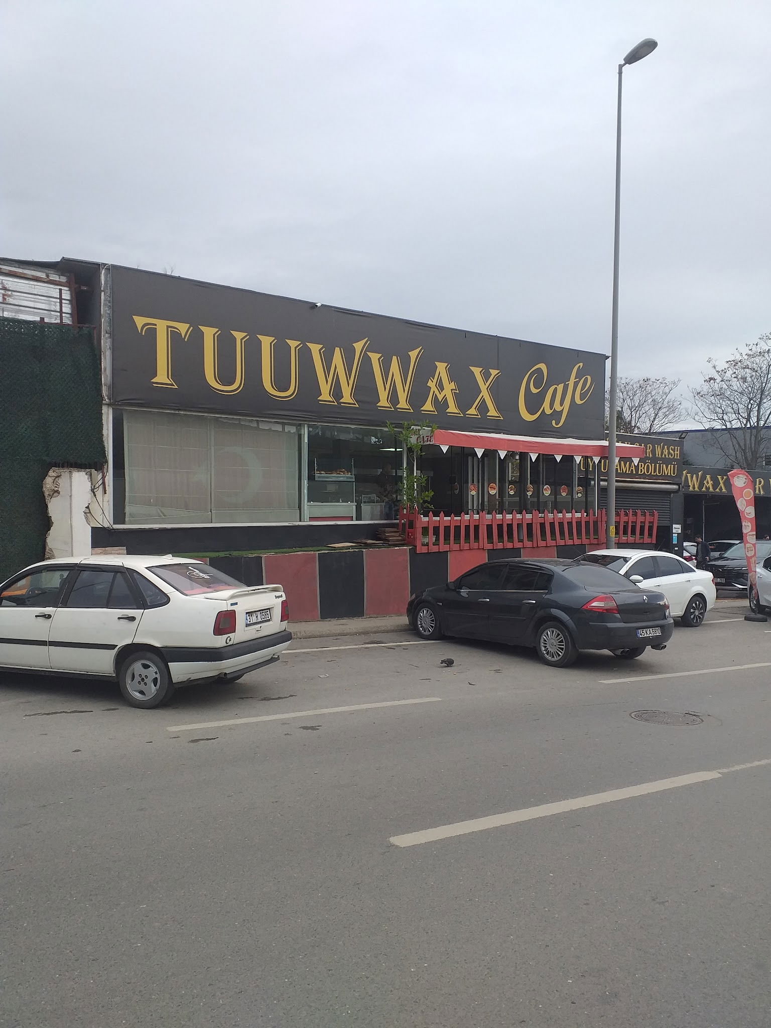 Yeni Tuuwwax Cafe
