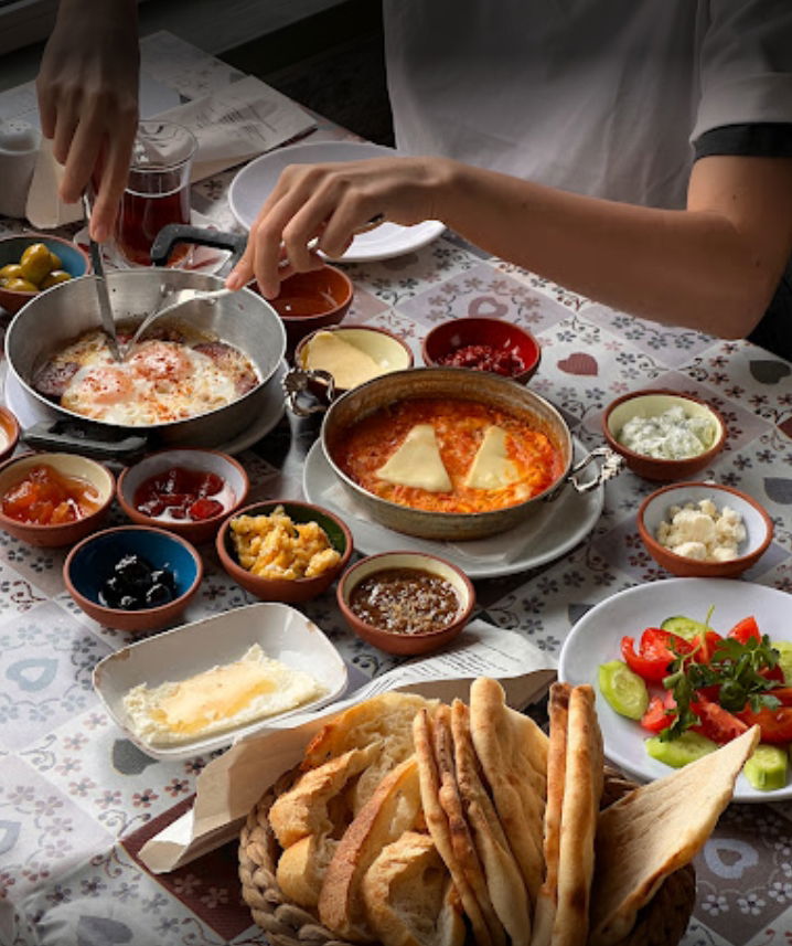 Van Ahtamara Beyoğlu Kahvalti Evi̇ (Turkish Breakfast - Турецкий Завтрак)