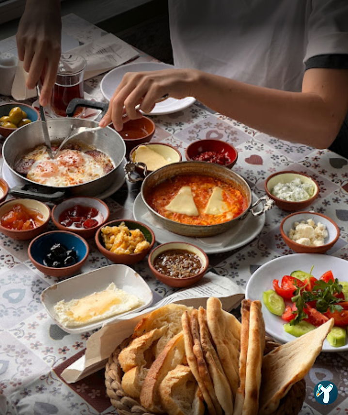 Van Ahtamara Beyoğlu Kahvalti Evi̇ (Turkish Breakfast - Турецкий Завтрак)