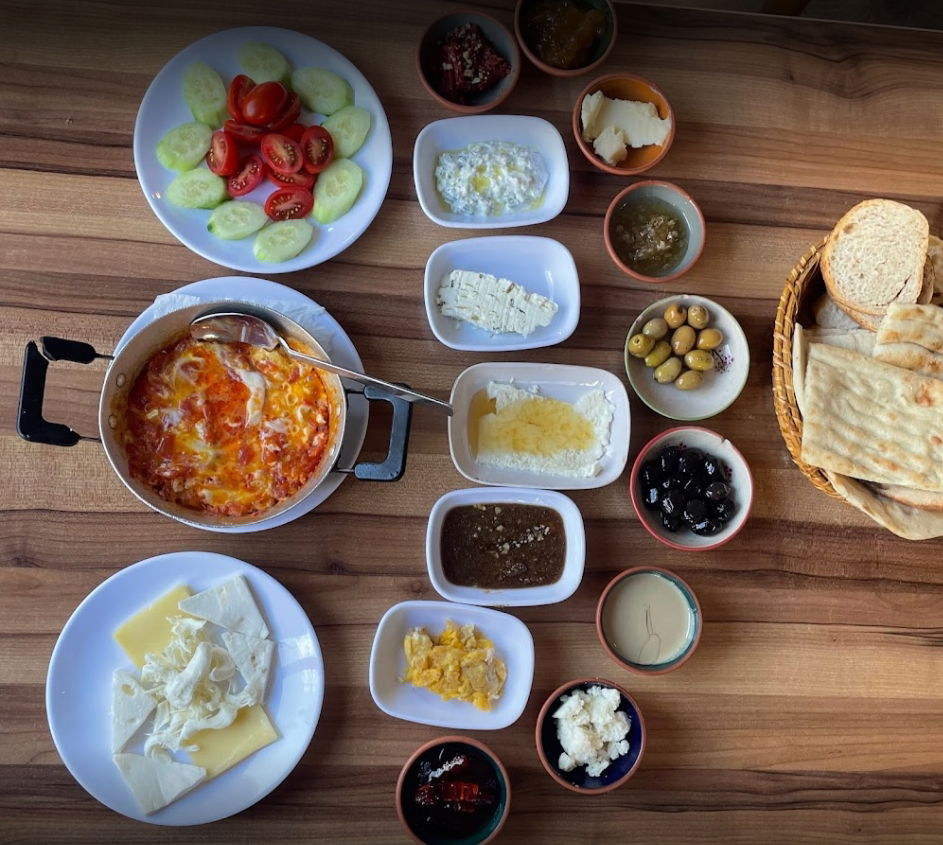 Van Ahtamara Beyoğlu Kahvalti Evi̇ (Turkish Breakfast - Турецкий Завтрак)