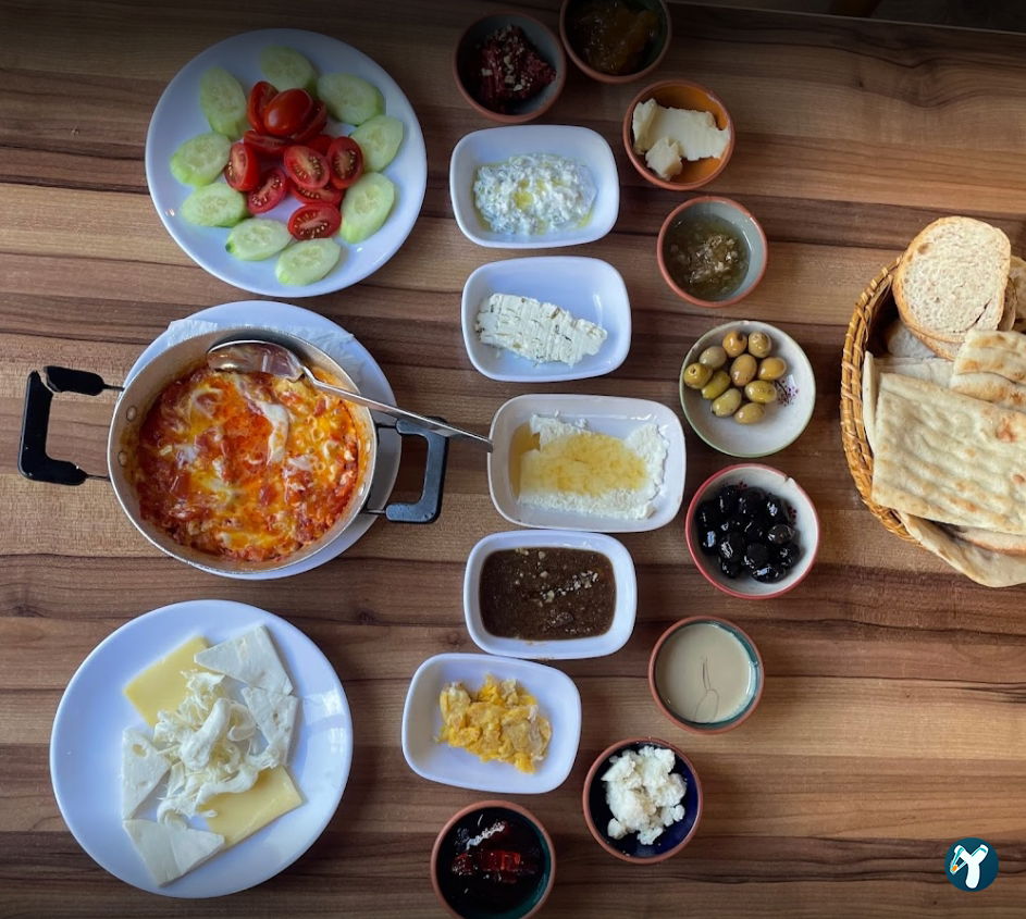 Van Ahtamara Beyoğlu Kahvalti Evi̇ (Turkish Breakfast - Турецкий Завтрак)