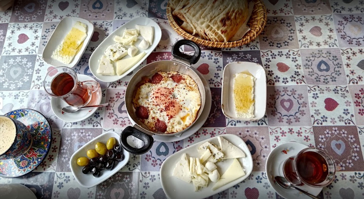 Van Ahtamara Beyoğlu Kahvalti Evi̇ (Turkish Breakfast - Турецкий Завтрак)