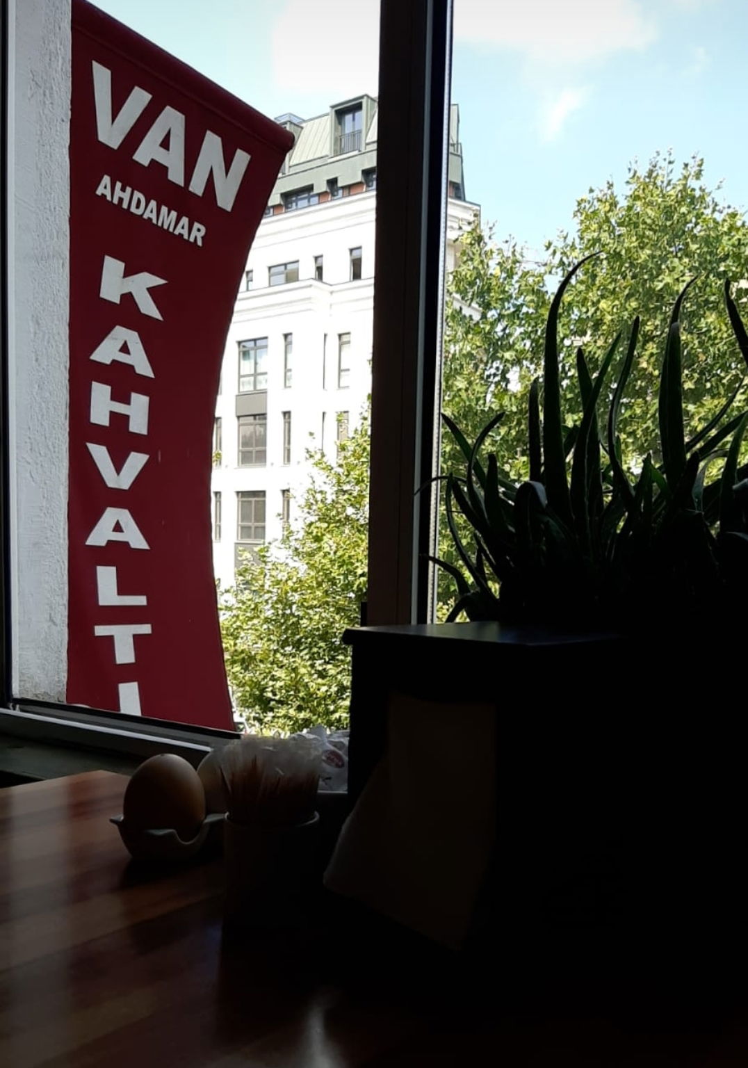 Van Ahtamara Beyoğlu Kahvalti Evi̇ (Turkish Breakfast - Турецкий Завтрак)