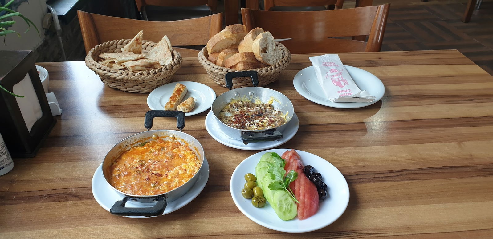 Van Ahtamara Beyoğlu Kahvalti Evi̇ (Turkish Breakfast - Турецкий Завтрак)