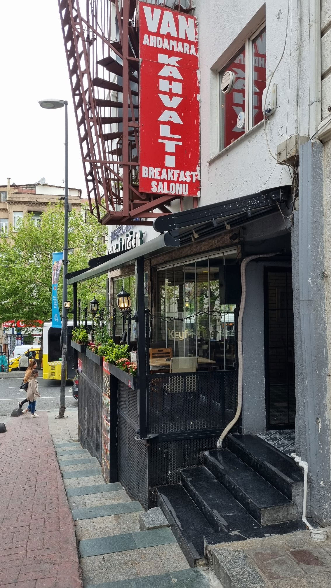 Van Ahtamara Beyoğlu Kahvalti Evi̇ (Turkish Breakfast - Турецкий Завтрак)