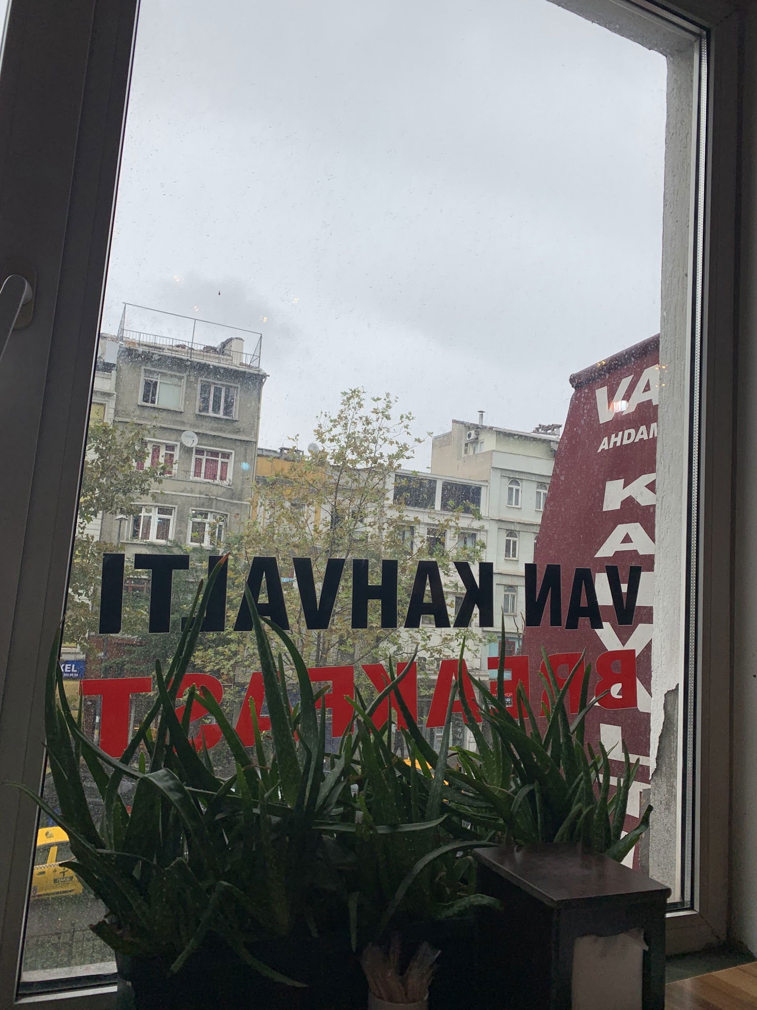 Van Ahtamara Beyoğlu Kahvalti Evi̇ (Turkish Breakfast - Турецкий Завтрак)