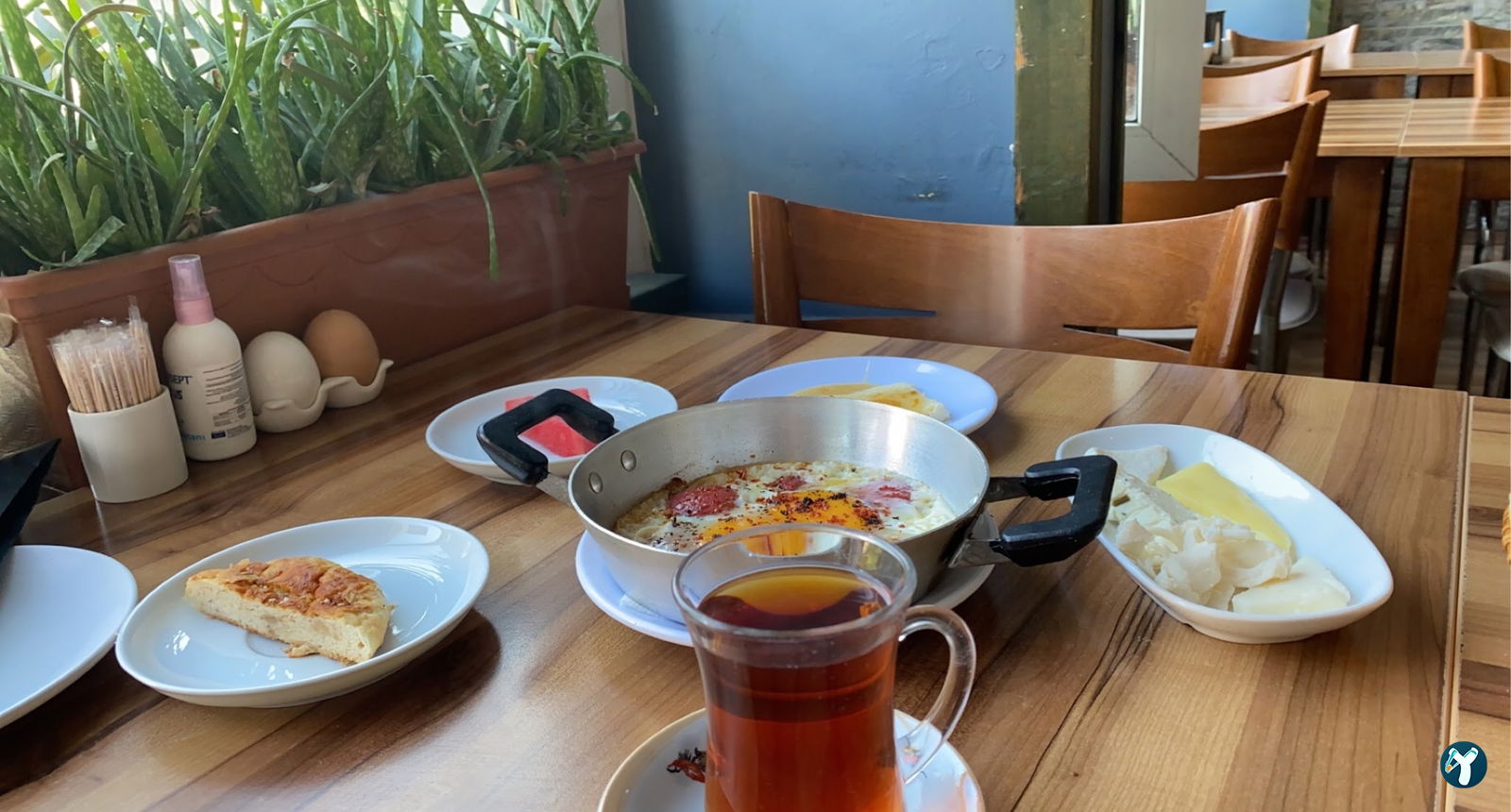 Van Ahtamara Beyoğlu Kahvalti Evi̇ (Turkish Breakfast - Турецкий Завтрак)