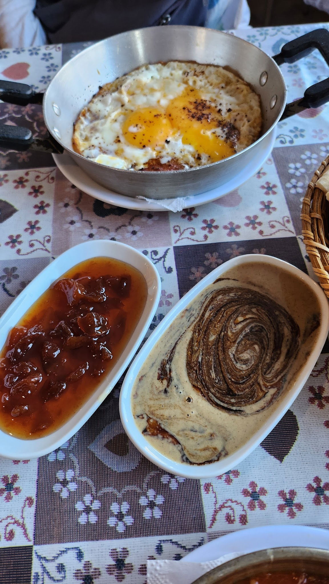 Van Ahtamara Beyoğlu Kahvalti Evi̇ (Turkish Breakfast - Турецкий Завтрак)