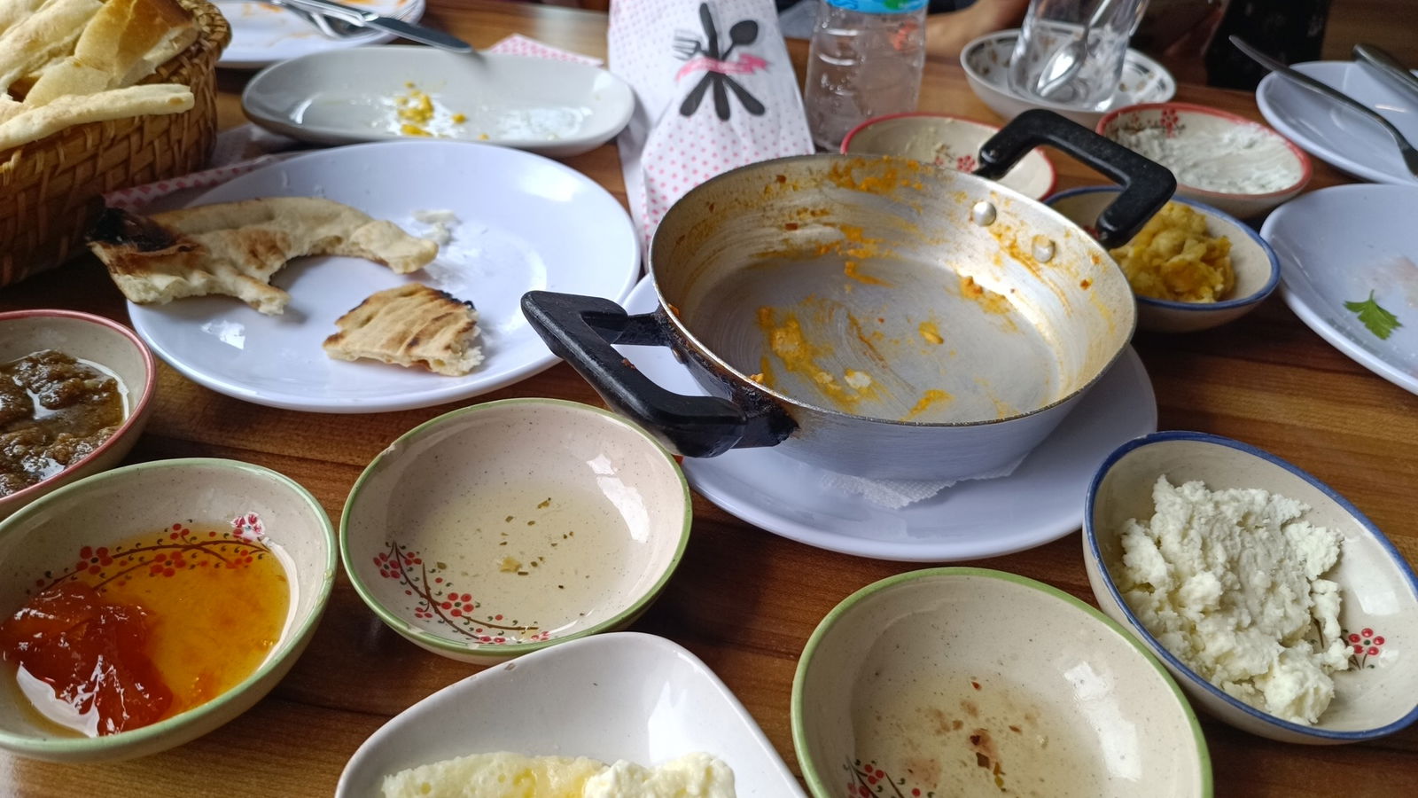 Van Ahtamara Beyoğlu Kahvalti Evi̇ (Turkish Breakfast - Турецкий Завтрак)