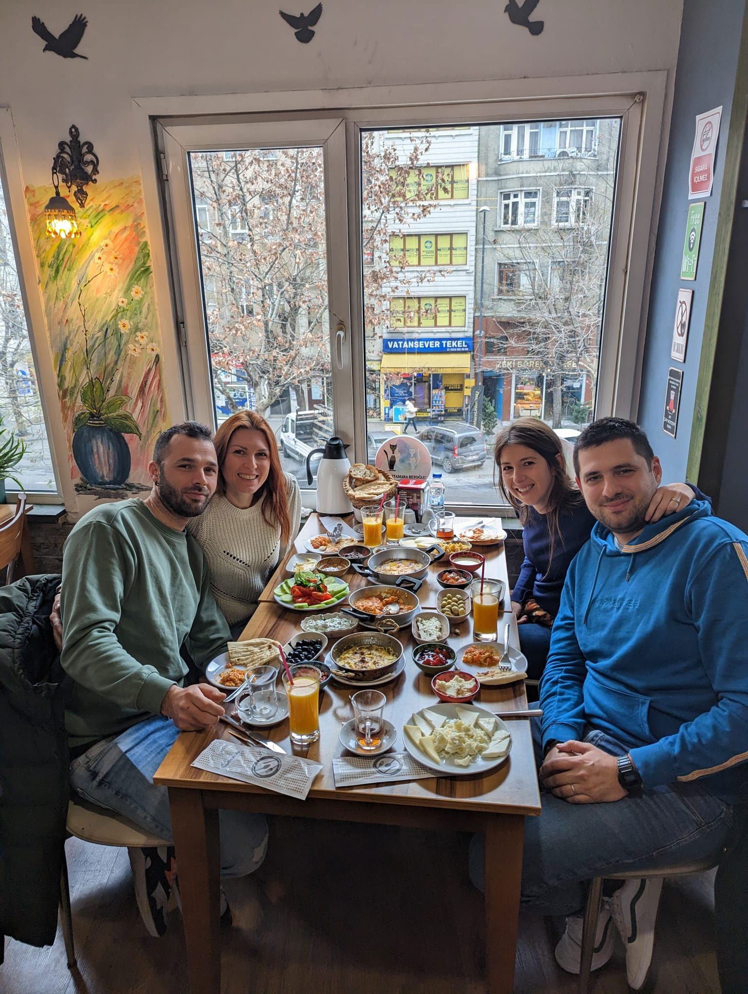 Van Ahtamara Beyoğlu Kahvalti Evi̇ (Turkish Breakfast - Турецкий Завтрак)